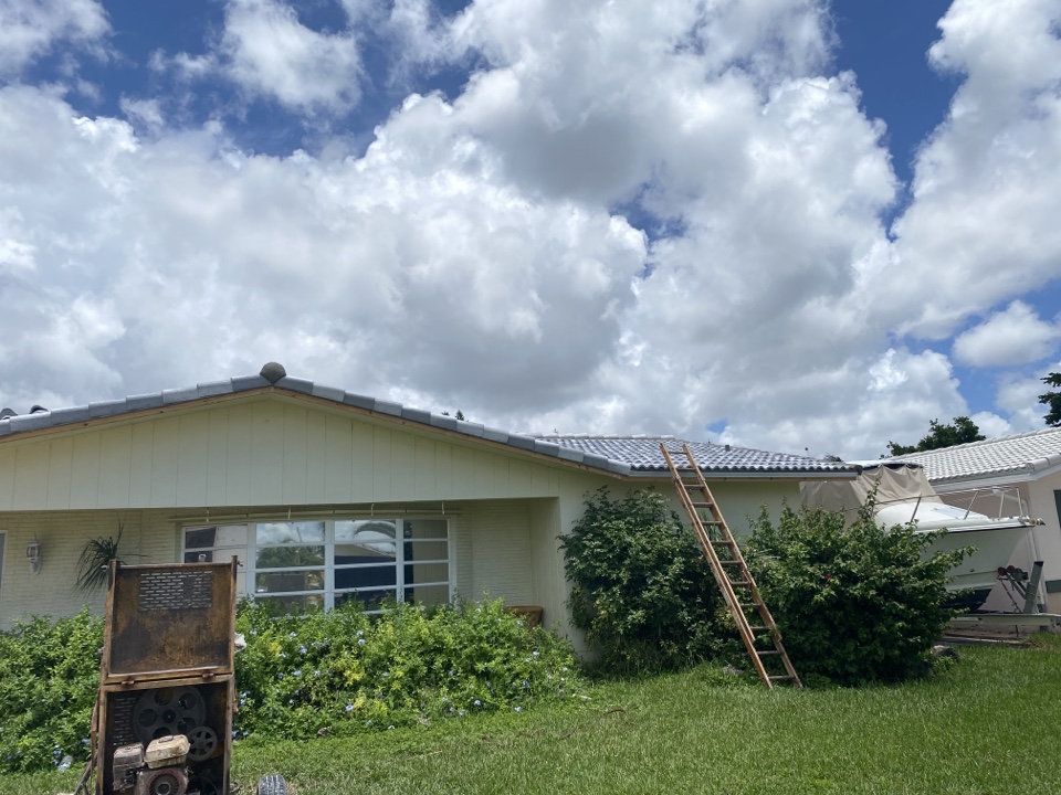 Margate, FL - Tile job being finished in Margate Margate, FL - Tile job being finished in Margate
