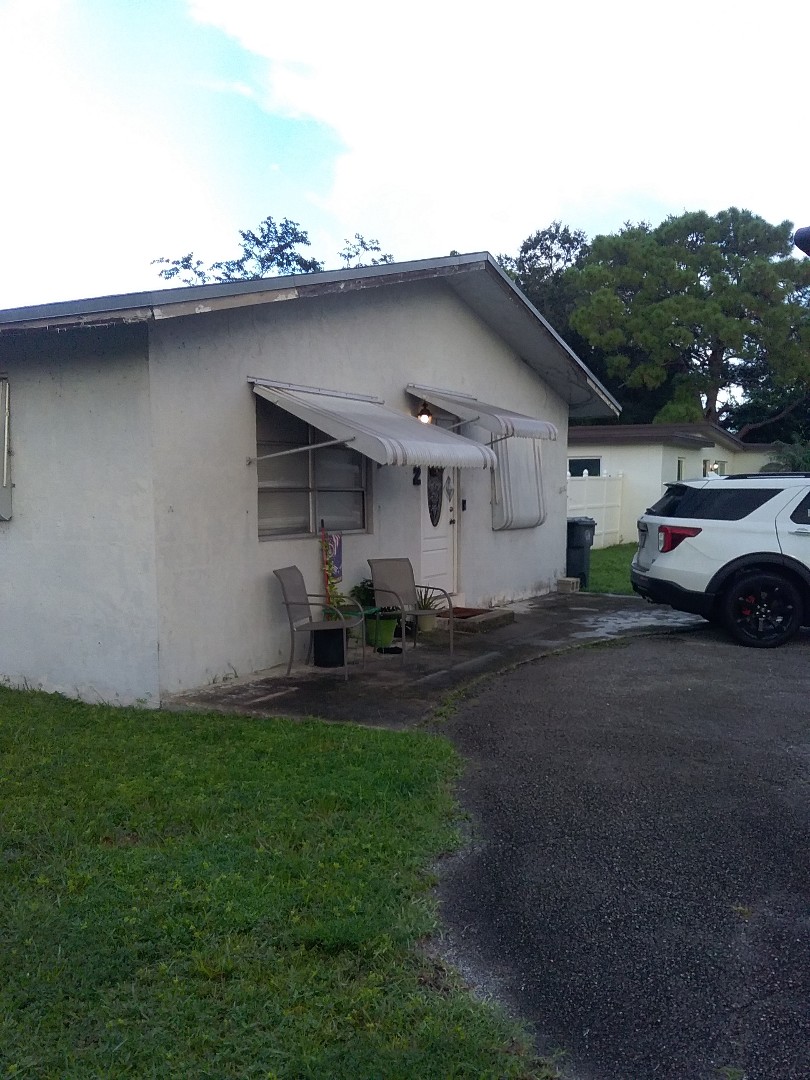 West Park, FL - Repair fascia by Oliver, Israel, Duane and Alexis from Earl W Johnston Roofing West Park, FL - Repair fascia by Oliver, Israel, Duane and Alexis from Earl W Johnston Roofing
