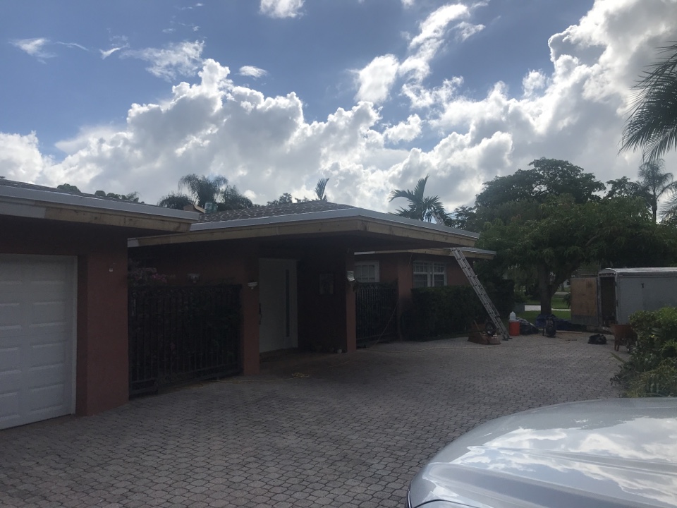 Miami Lakes, FL - Finishing up facia wood and metal work in Miami lakes Miami Lakes, FL - Finishing up facia wood and metal work in Miami lakes