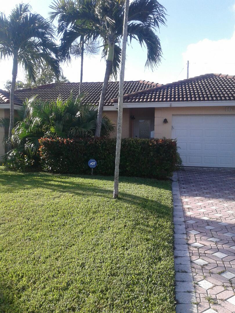 Deerfield Beach, FL - Roof repair in the city of Deerfield Beach Florida this repair is being done by Earl W Johnston roofing company Tony Regis and Mariner are you repair technicians Deerfield Beach, FL - Roof repair in the city of Deerfield Beach Florida this repair is being done by Earl W Johnston roofing company Tony Regis and Mariner are you repair technicians