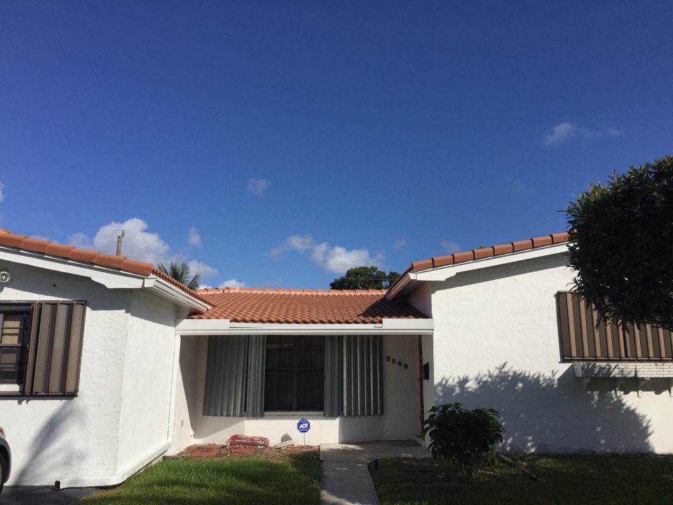 Lauderdale Lakes, FL - Roof cleaning, roof treatments, pressure washing, roof replacements, we do it all. Lauderdale Lakes, FL - Roof cleaning, roof treatments, pressure washing, roof replacements, we do it all.