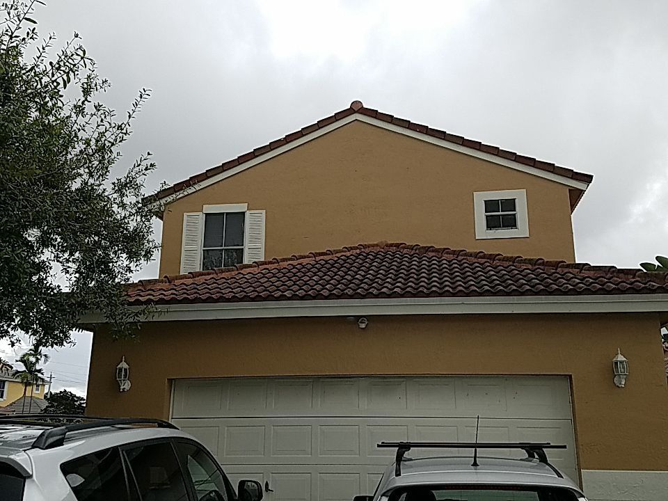 Professional roof cleaning and maintenance estimate in Pembroke Pines Florida Professional roof cleaning and maintenance estimate in Pembroke Pines Florida