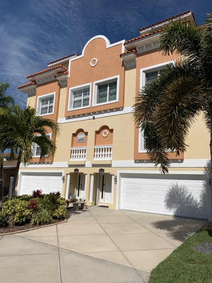Exterior Painting of large homes is our specialty. Tricky to get to??....call Premier! 