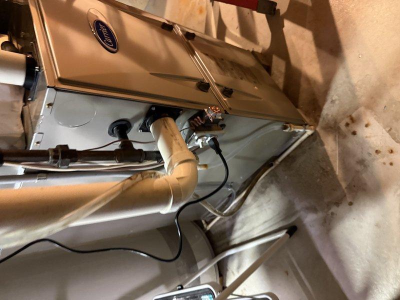 Performed annual furnace maintenance service according to quality plan agreement. Installed AA700 air filter (16x25x1) and inspected complete system including main Carrier furnace unit and whole-house humidifier. All components functioning normally with no issues identified.