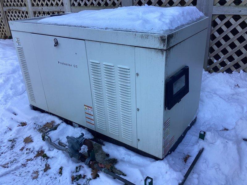 Diagnosed and resolved ignition fault on Protector QS generator. Replaced faulty cam sensor and adjusted crank sensor to factory specifications, successfully restoring normal operation.