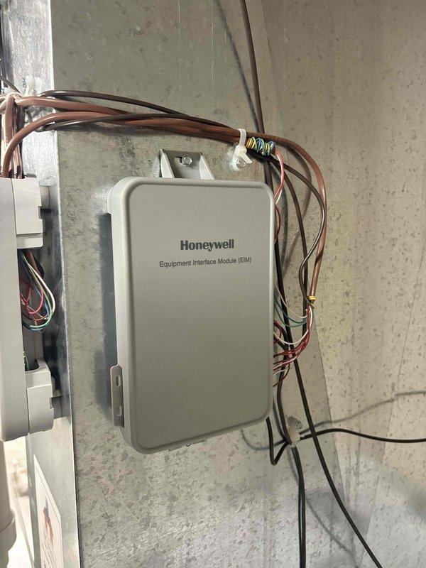 Responded to service call for leaking Aprilaire humidifier located in mechanical room. Identified water leakage issue from drain hose connection and determined humidifier tray needs replacement. Temporarily secured drain hose connection and ordered necessary replacement parts for permanent repair.