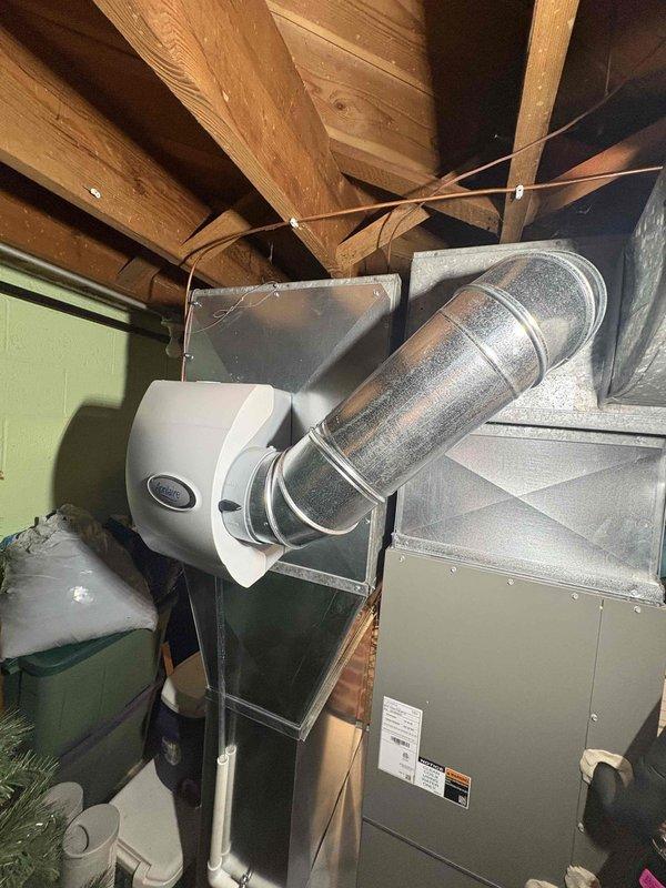 Performed annual prepaid maintenance on furnace system under CCC Quality Plan. Completed comprehensive tune-up with inspection of furnace and associated ductwork, replaced 16x25x4 filter, and cleaned humidifier unit. System operation verified and confirmed to be functioning properly with no issues detected.