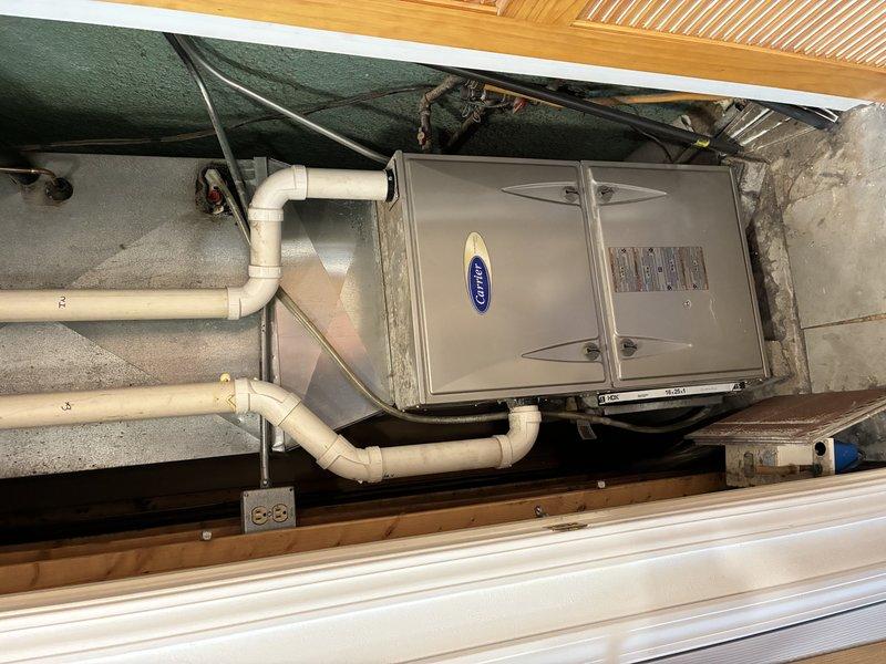 Completed air conditioning tune-up and maintenance on 30-year-old R22 system. Unit is currently operational but nearing end of service life due to age and obsolete refrigerant. Recommended system replacement and advised that free quotes are available for new equipment installation.