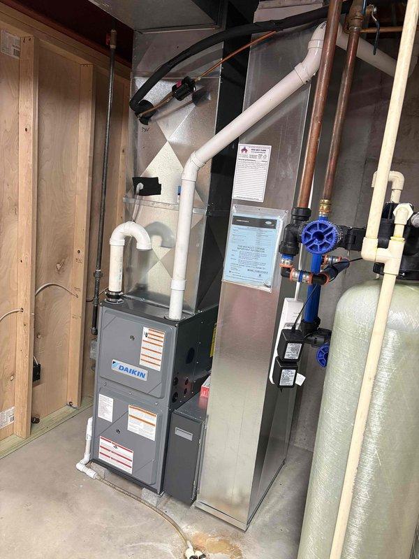 Completed annual AC tune-up and maintenance under CCC Quality Plan agreement for residential Daikin HVAC system. Performed comprehensive inspection of indoor furnace unit and outdoor condensing unit, verified all components operating within normal parameters, and installed new 16x25x1 air filter. System found in good working condition with no issues identified.