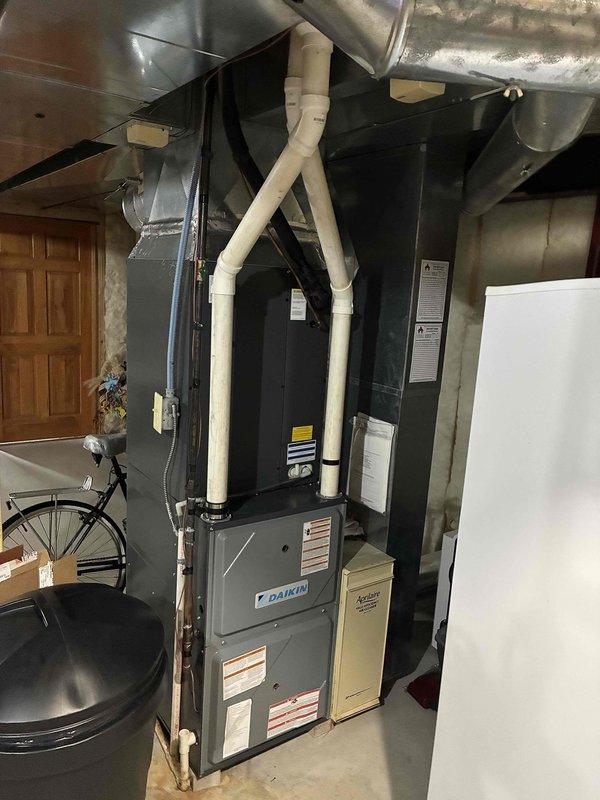 Completed monthly prepaid maintenance visit on Daikin HVAC system under CCC Quality Plan. Performed comprehensive inspection of outdoor condensing unit and indoor furnace, verified proper operation of all components, and replaced 20x25x4 air filter. Both outdoor and indoor equipment showed good operational condition with no issues identified during this routine preventative maintenance service.