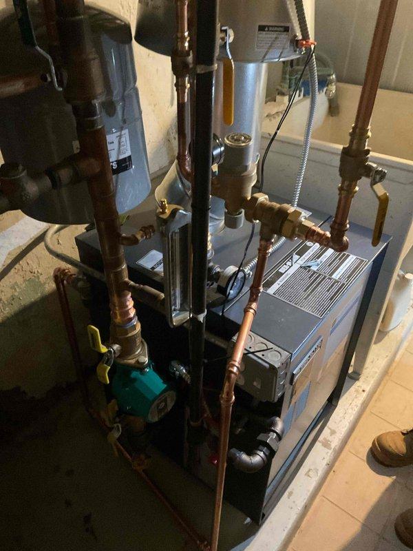 Successfully installed a Weil-McClain CGA 6 Series 4 cast iron boiler with #30 expansion tank, incorporating proper copper piping network with flow control valves and circulation pump. System integration included connection to an E100 dehumidifier, with all components tested and verified for optimal operation.