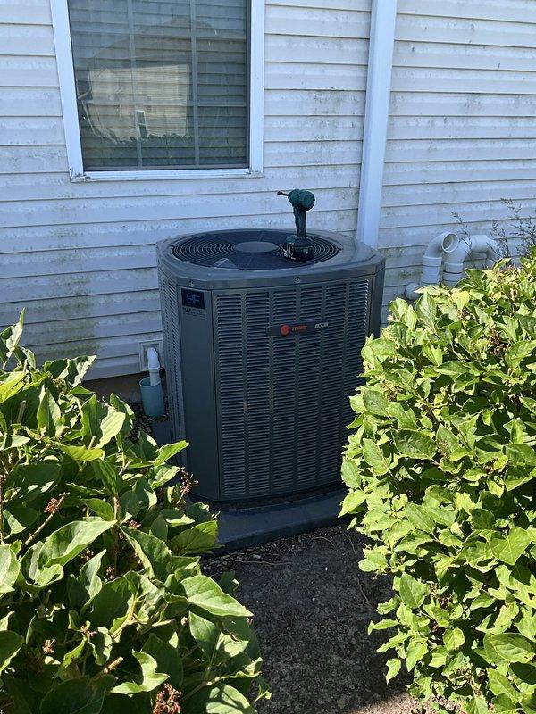 Completed comprehensive BFMA tune-up service on residential air conditioning system over 3 years old. Performed full system inspection of outdoor condenser unit, verified proper operation of all components, checked refrigerant lines, and cleaned condenser coils. Replaced indoor air filter with new MANN+HUMMEL filter to ensure optimal airflow and system efficiency.