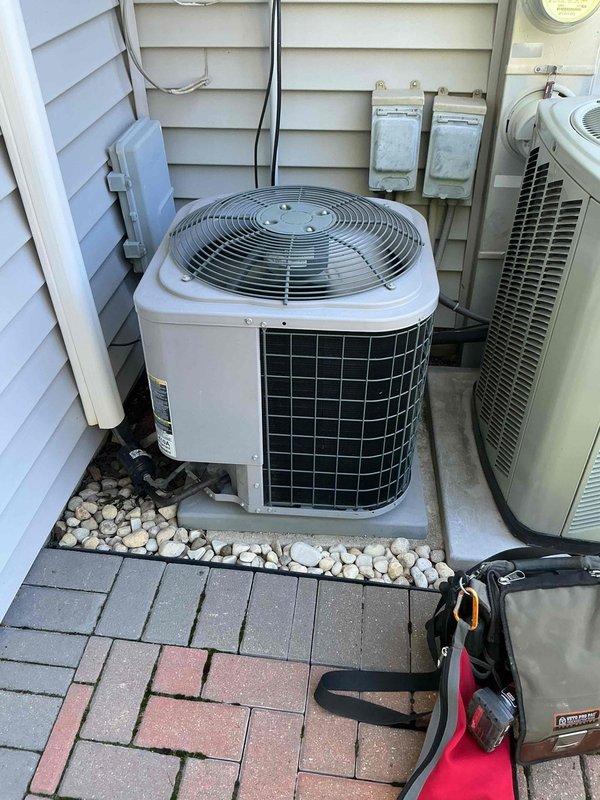 Completed comprehensive air conditioning tune-up on 13-year-old residential cooling system. Performed full system inspection including condenser unit evaluation, electrical component testing, and capacitor assessment. All components found operating within normal parameters, with dual-run capacitor (30/5 μF, 370VAC) confirmed in good working condition and system ready for cooling season.