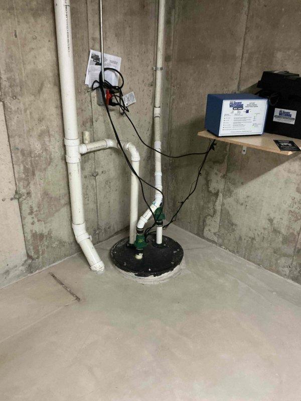 Completed comprehensive BFMA tune-up service on residential HVAC system with equipment aged 6+ years. Performed full air conditioning system inspection and maintenance on outdoor condenser unit, including cleaning, operational testing, and filter replacement. All components functioning properly with unit displaying normal operating parameters on digital control panel, system left in optimal working condition.