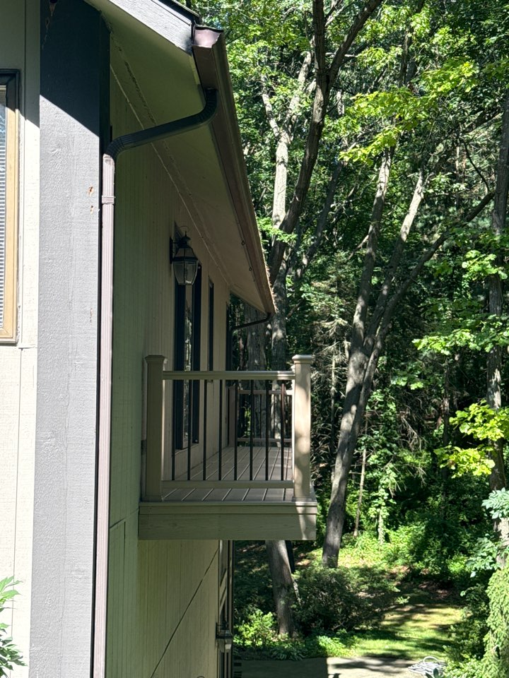Just wrapped up this 135 sq ft deck replacement with Trex Transcend Rope Swing decking fascia and railings. 