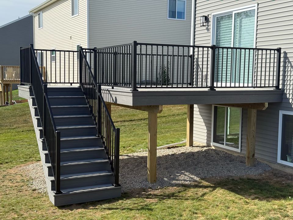 Another stunning Trex deck complete. This deck features Trex Transcend Lineage Rainer with an Island Mist border and black Trex Signature rails. This trex is sure to be the envy of the neighborhood. 