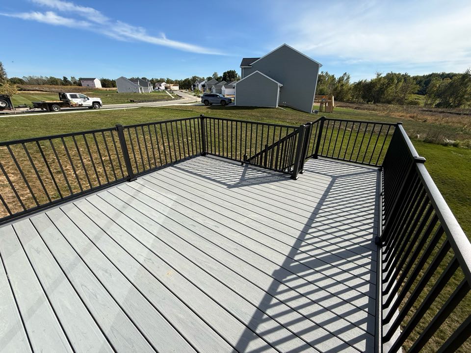Another stunning Trex deck complete. This deck features Trex Transcend Lineage Rainer with an Island Mist border and black Trex Signature rails. This trex is sure to be the envy of the neighborhood. 