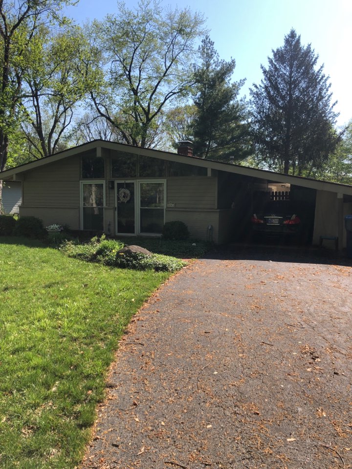 Indianapolis, IN - Completing new roof, siding, gutters, and paint on home. Indianapolis, IN - Completing new roof, siding, gutters, and paint on home.