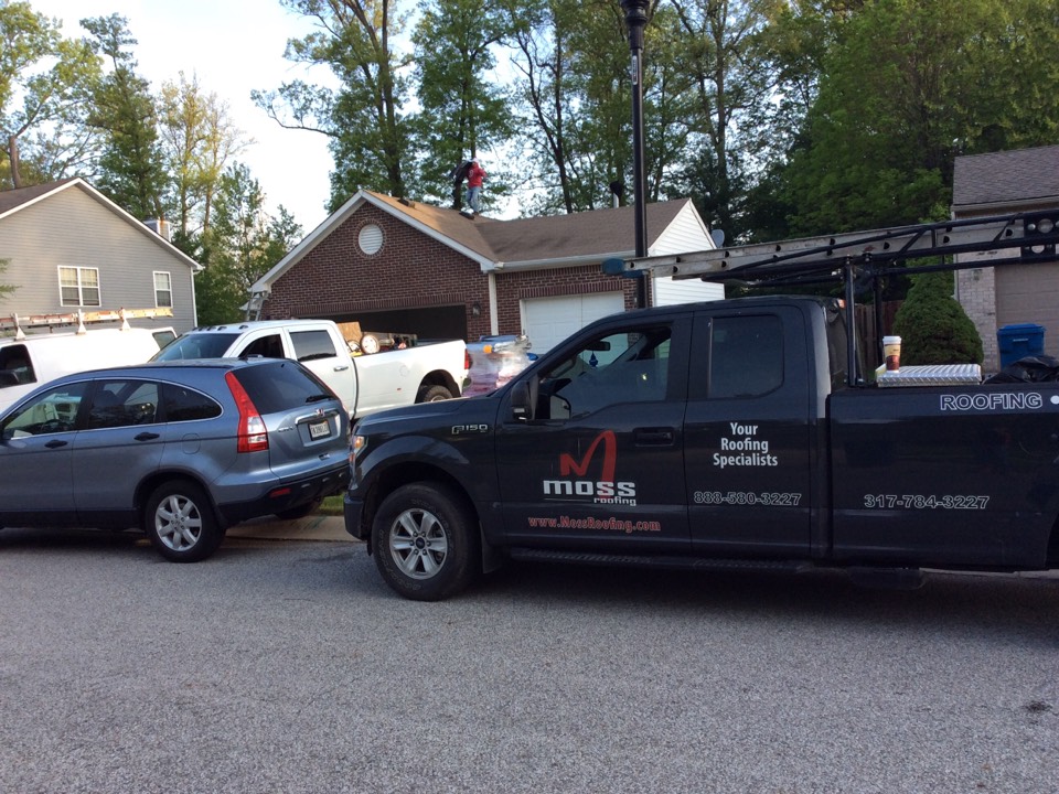 Indianapolis, IN - This beautiful home is getting a new Owens corning Oakridge shingle in the color Brownwood Indianapolis, IN - This beautiful home is getting a new Owens corning Oakridge shingle in the color Brownwood