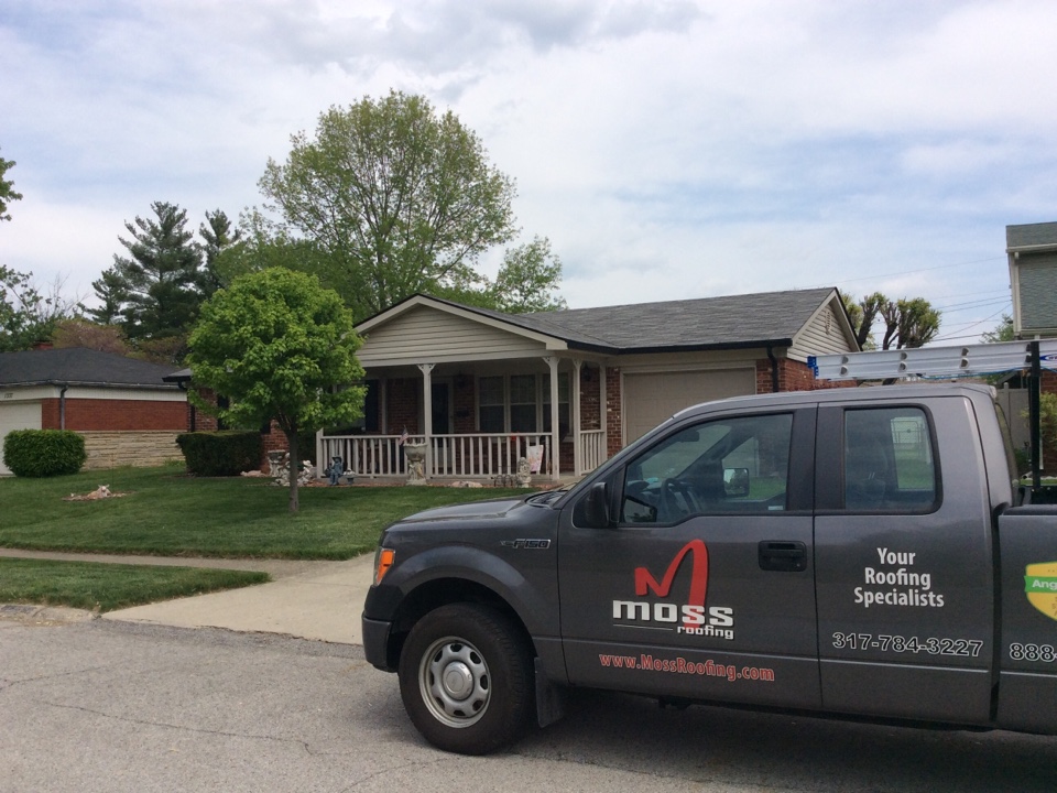Beech Grove, IN - Looking at new Owens Corning roof in Beech Grove Beech Grove, IN - Looking at new Owens Corning roof in Beech Grove