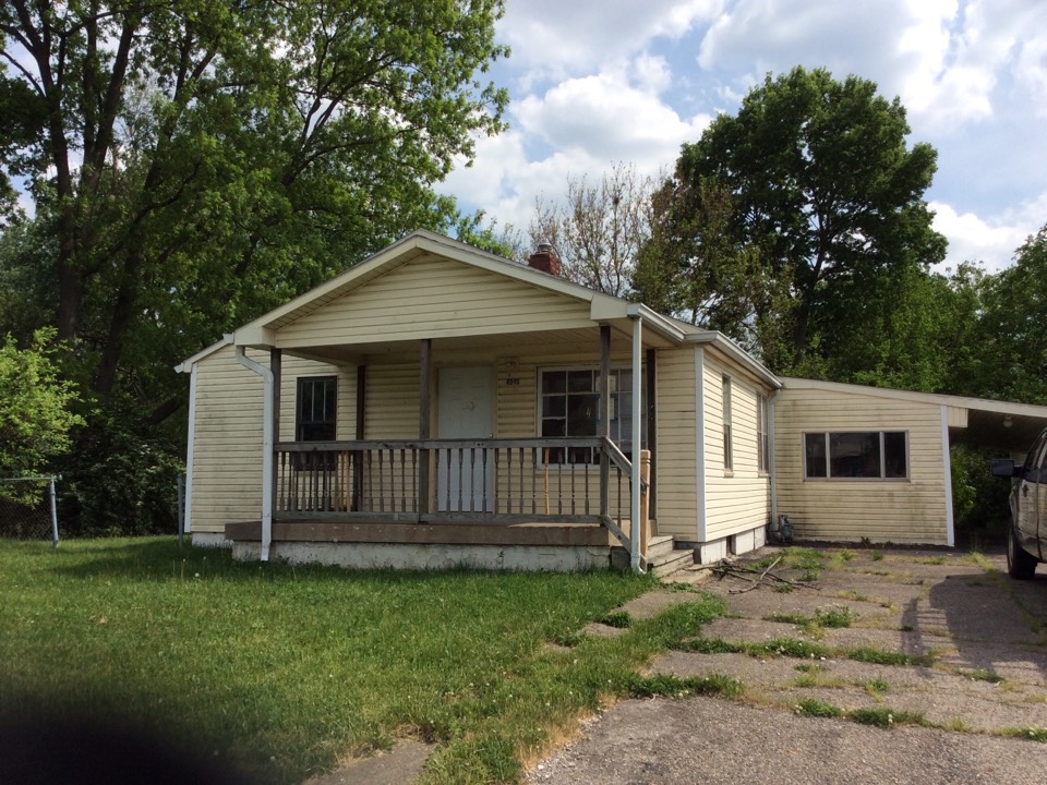 Indianapolis, IN - Measuring up for a new Owens Corning shingle roof. Indianapolis, IN - Measuring up for a new Owens Corning shingle roof.