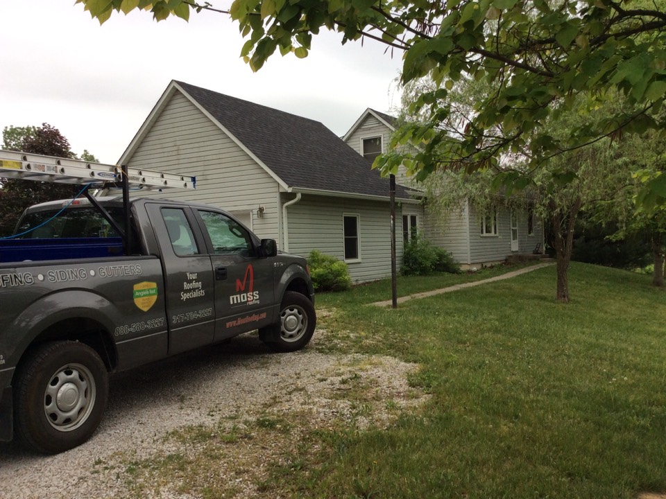Mooresville, IN - In Mooresville looking at new vinyl siding Mooresville, IN - In Mooresville looking at new vinyl siding