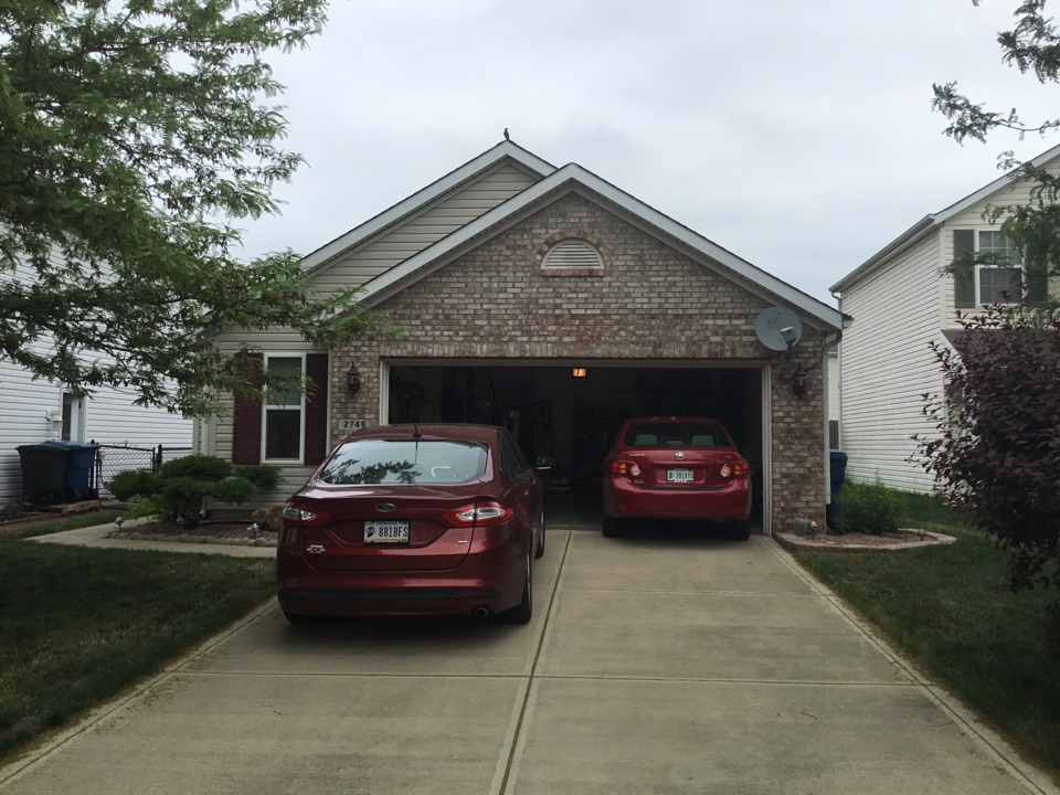 Indianapolis, IN - Looking at a roof in Indianapolis IN for an estimate for replacement. Explained the difference between Owens Corning Oakridge and Duration shingle. Indianapolis, IN - Looking at a roof in Indianapolis IN for an estimate for replacement. Explained the difference between Owens Corning Oakridge and Duration shingle.