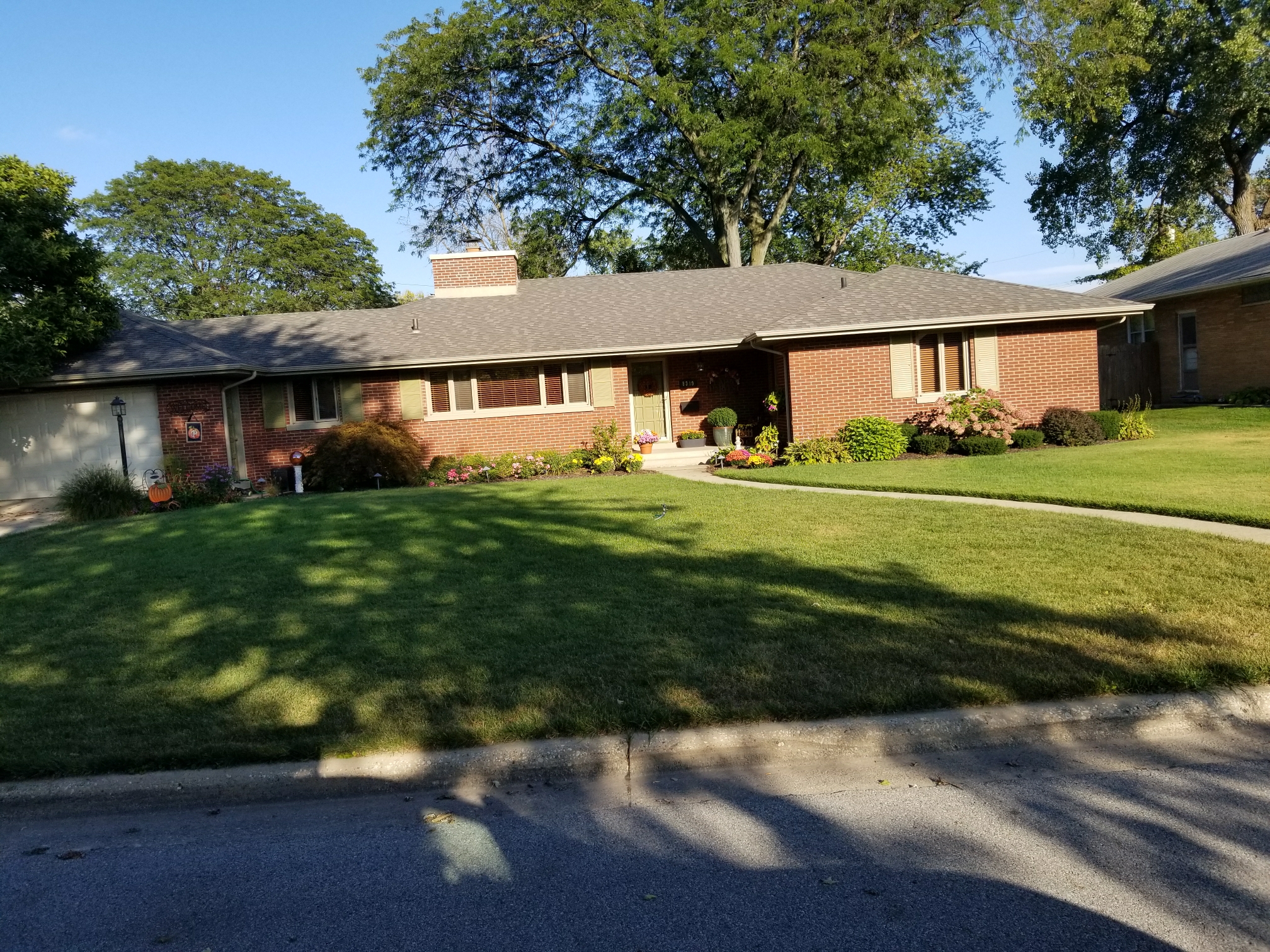 Munster, IN - CertainTeed Landmark shingles (Weathered Wood) Munster, IN - CertainTeed Landmark shingles (Weathered Wood)