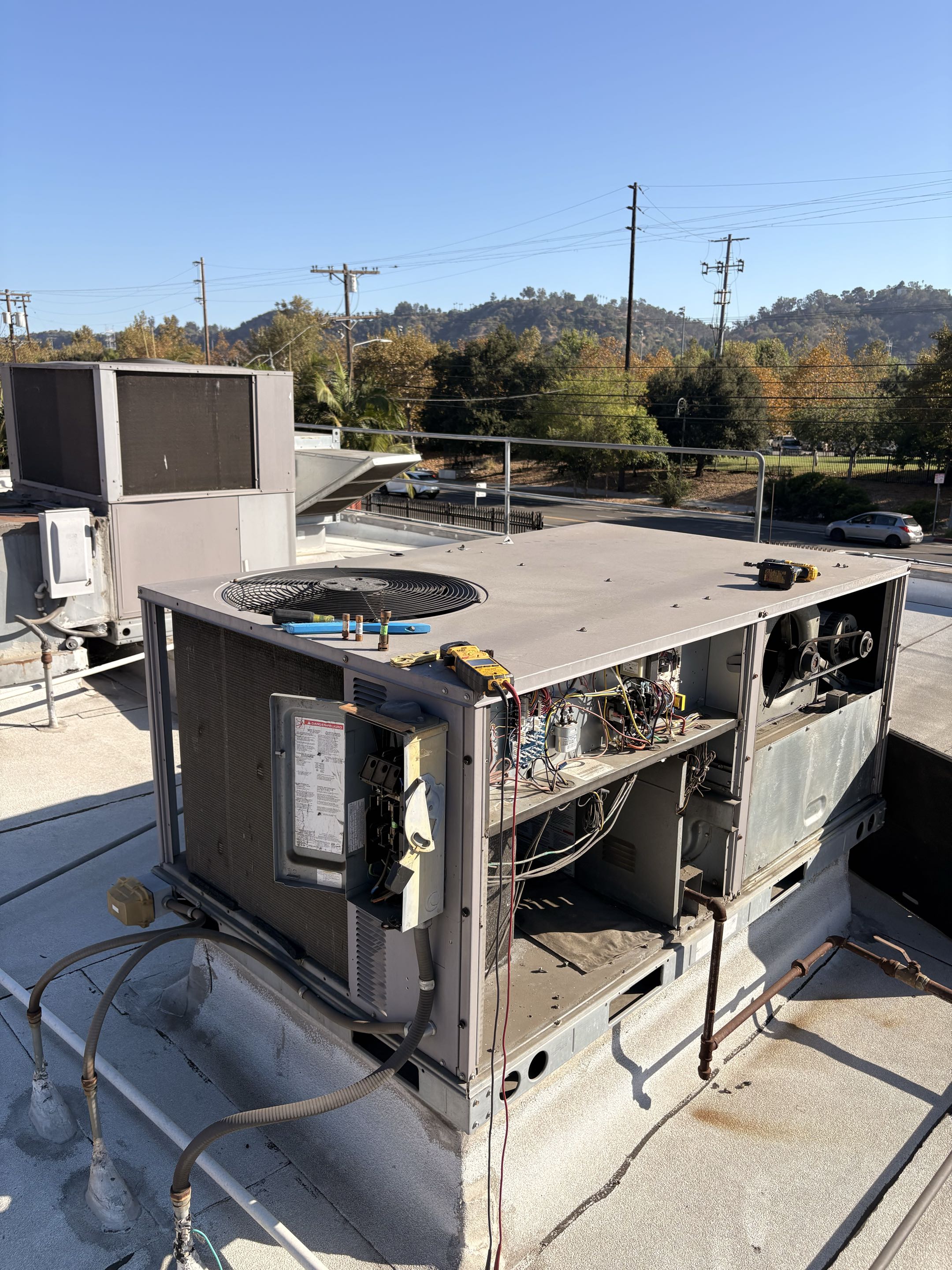 3-phase Carrier system. No cool. 
