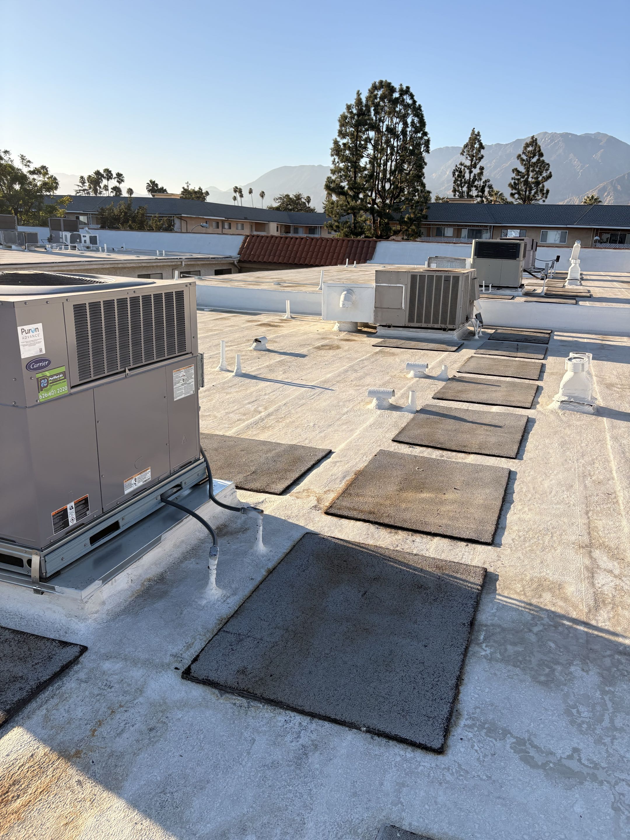 Commercial place. No cool Carrier package unit. 3-Ton. R410-A. 