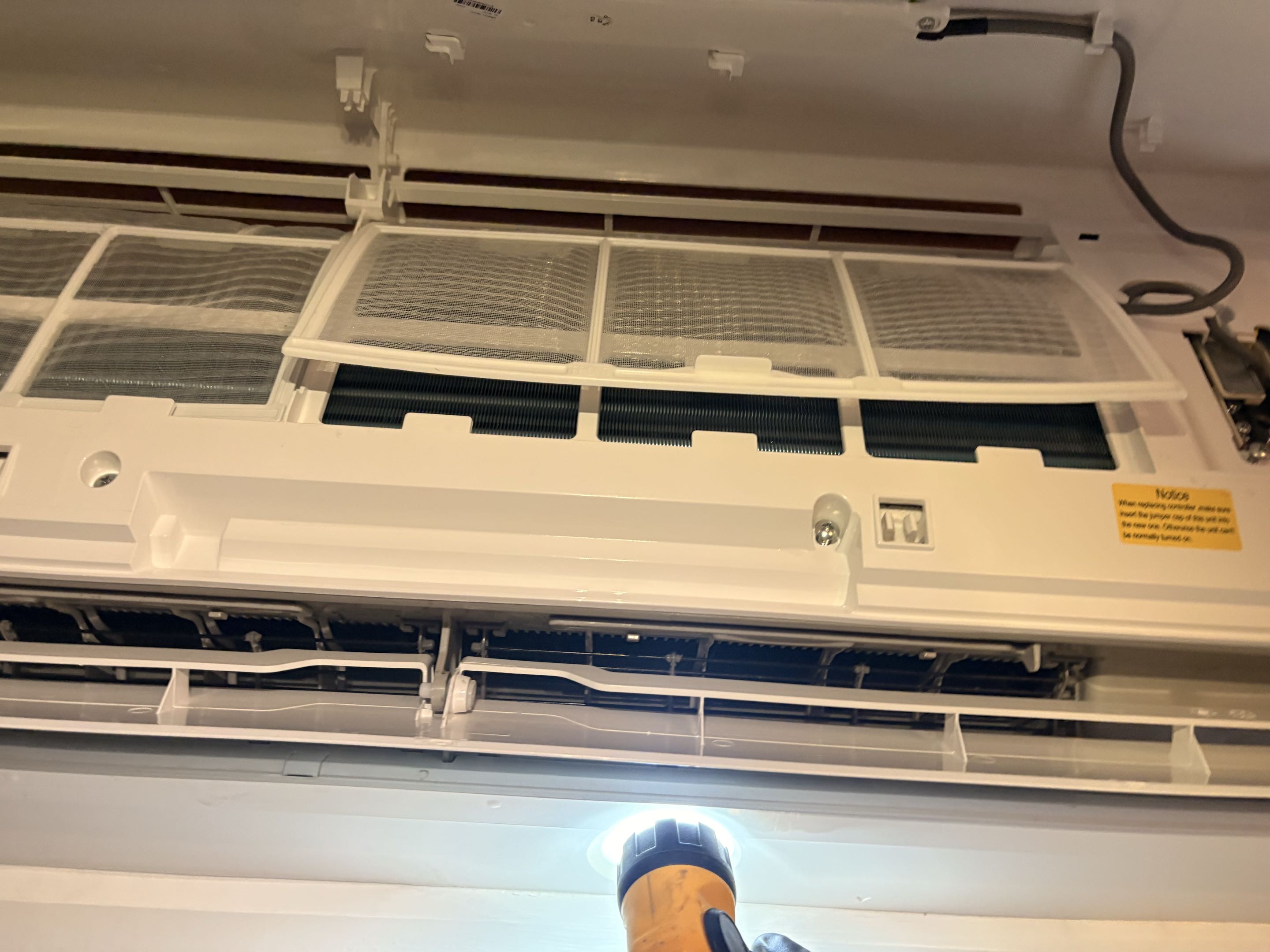 Deep cleaning 4-head Mitsubishi R410-A. Refrigerant type unit. 