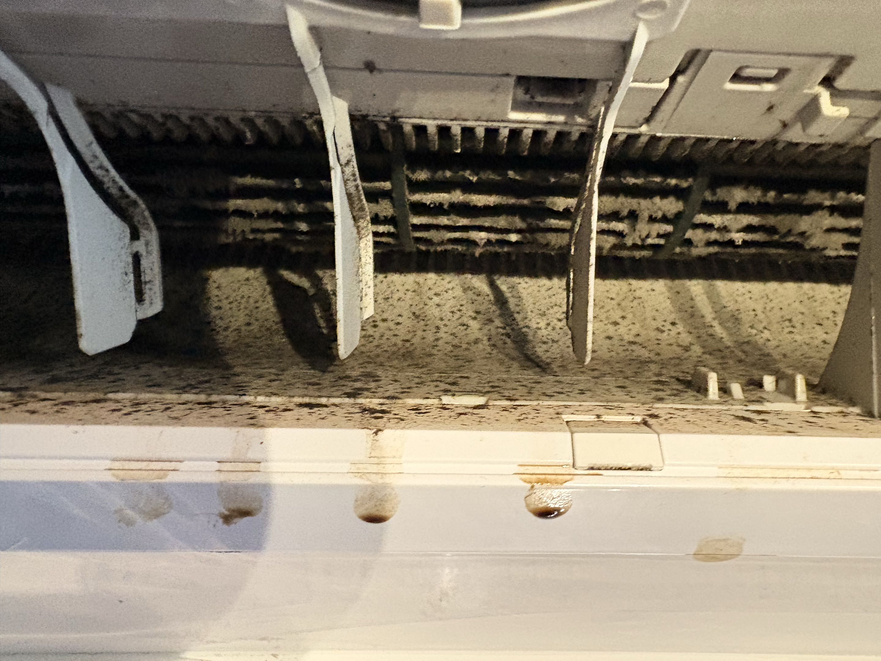 Deep cleaning 4-head Mitsubishi R410-A. Refrigerant type unit. 