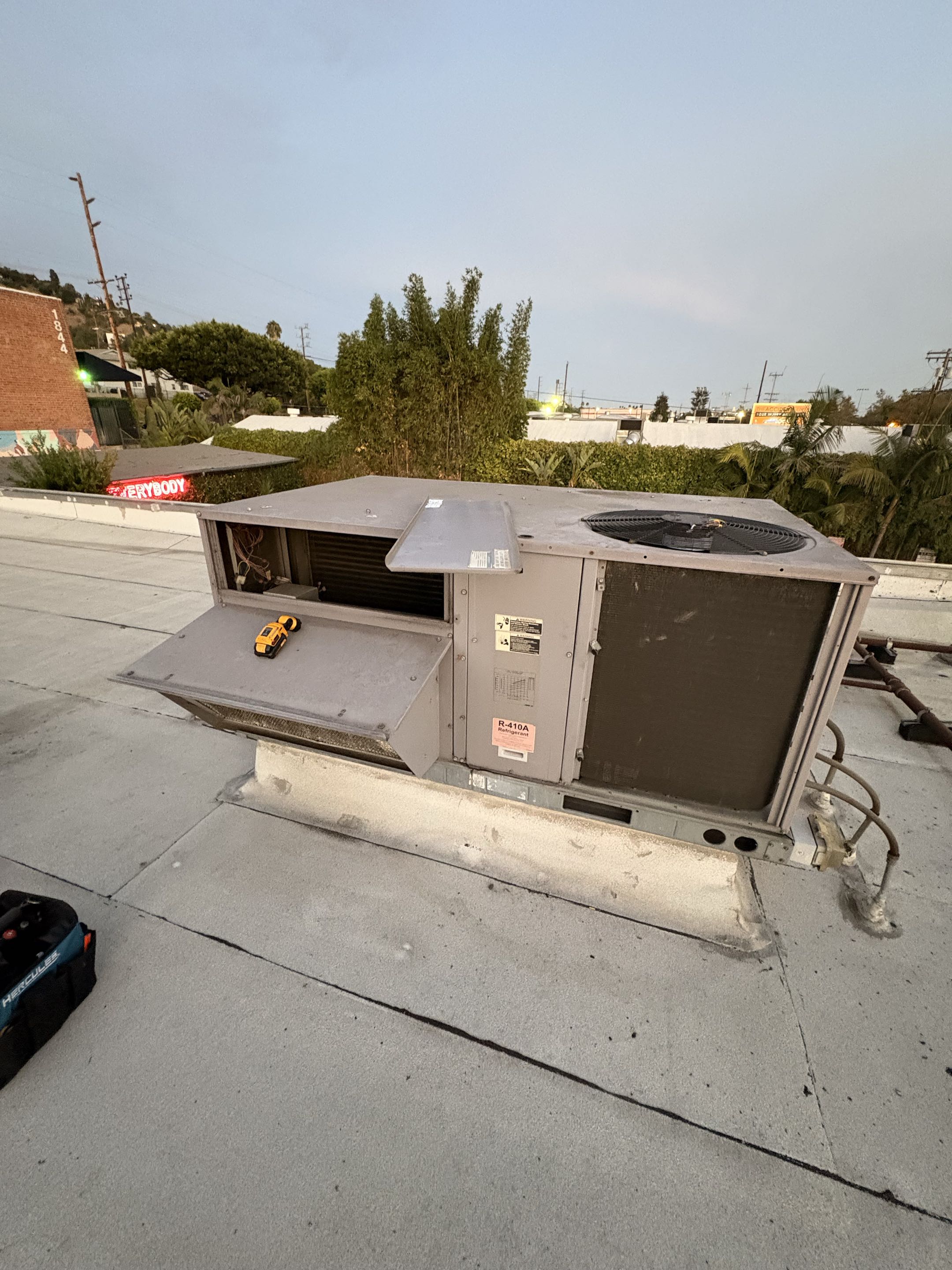 Commercial application units. Carrier. No cool. Dirty systems. 