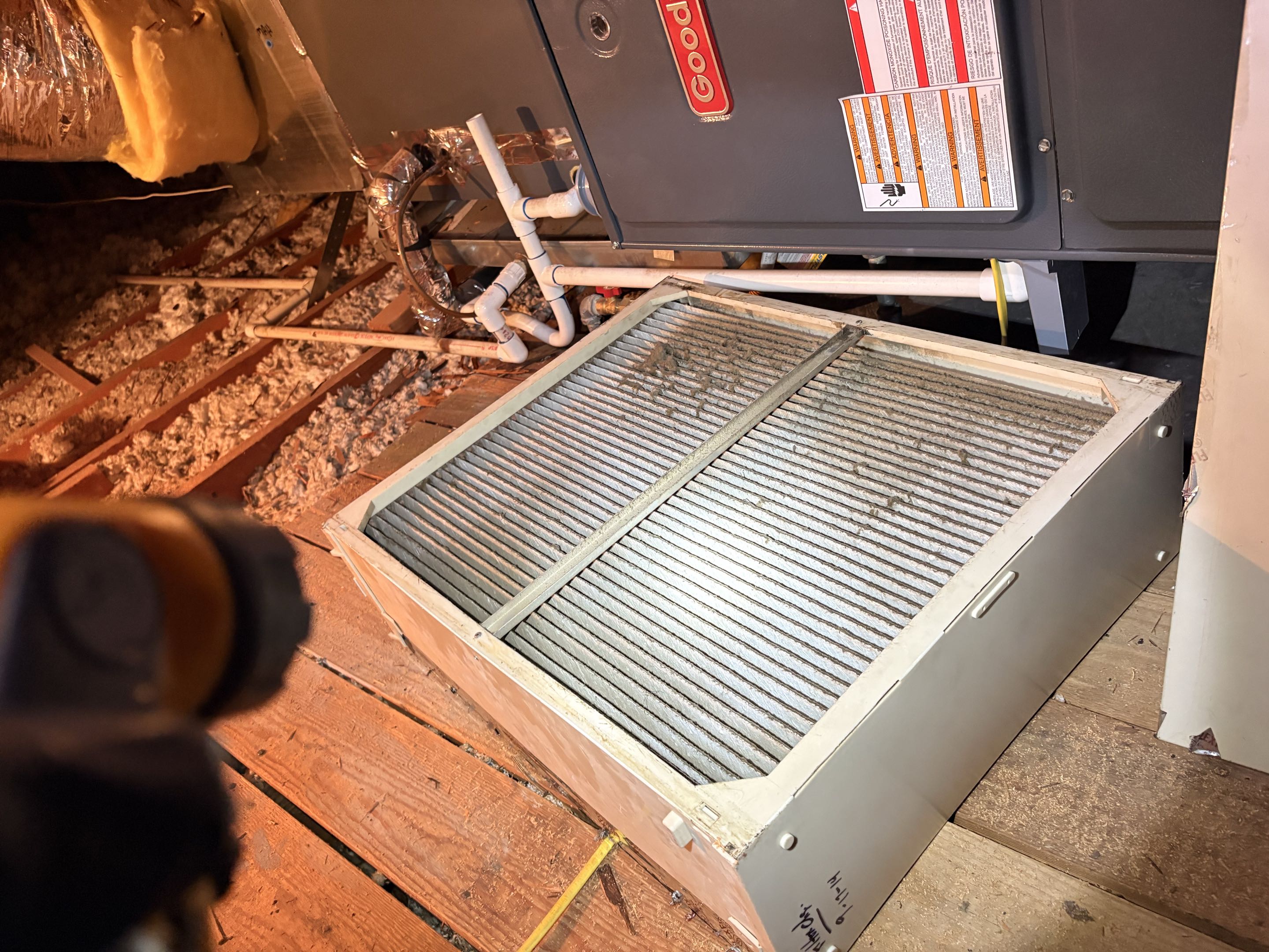 No cool. La Cañada, Flintridge. Goodman condenser unit R410-A. Bad terminal compressor. 