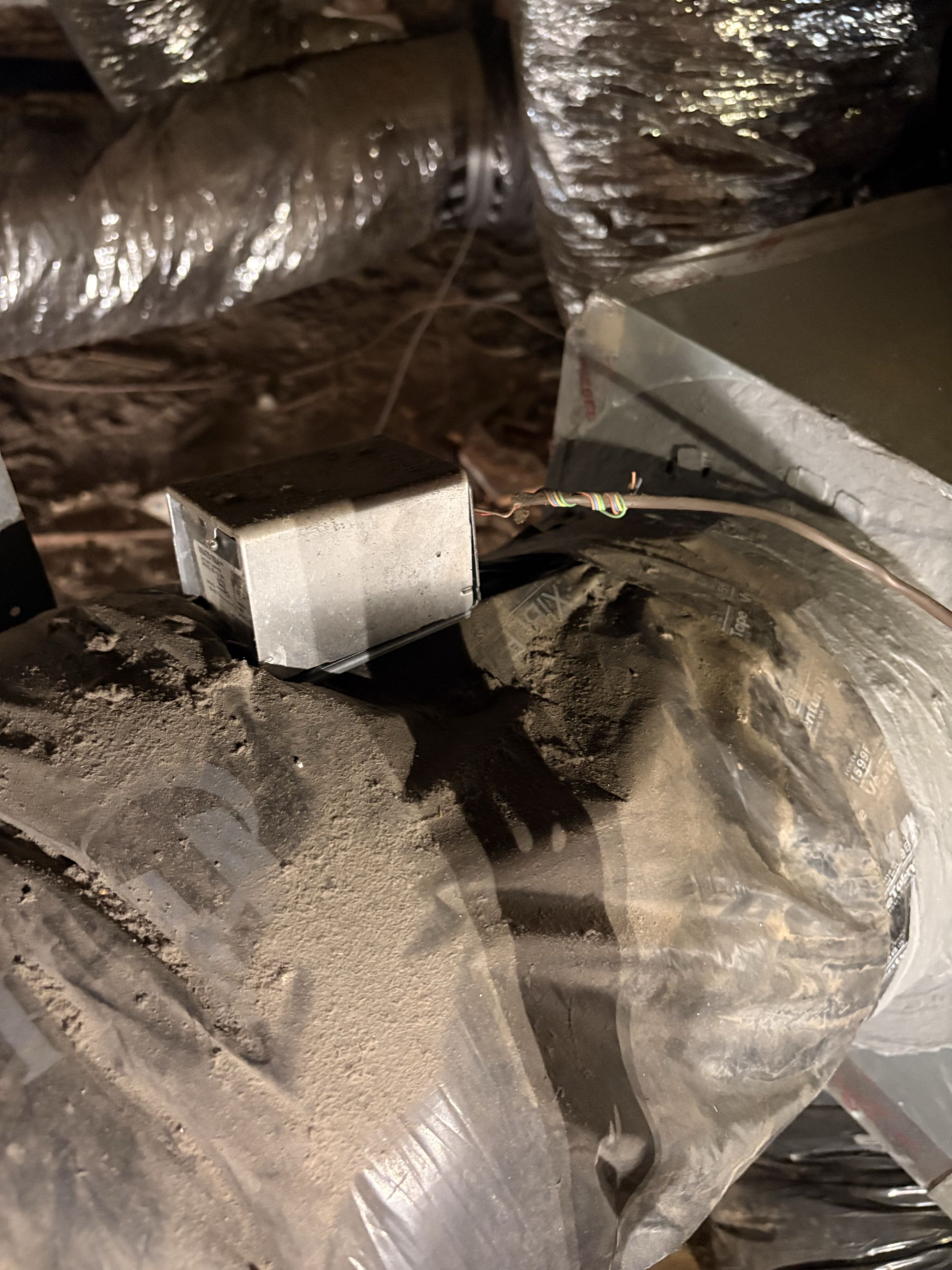 Tech call. No cool zone controls noise. Check components. Perform install new indoor blower motor. Adjust zone control dampers. 