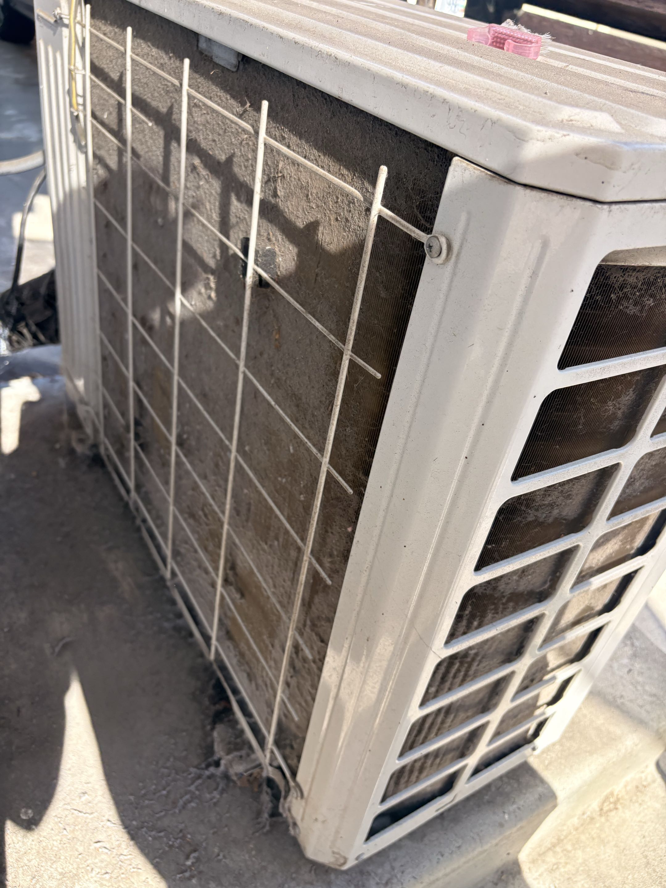 Service te h call. GREE Minisplit deep clean. Perform deep cleaning. 