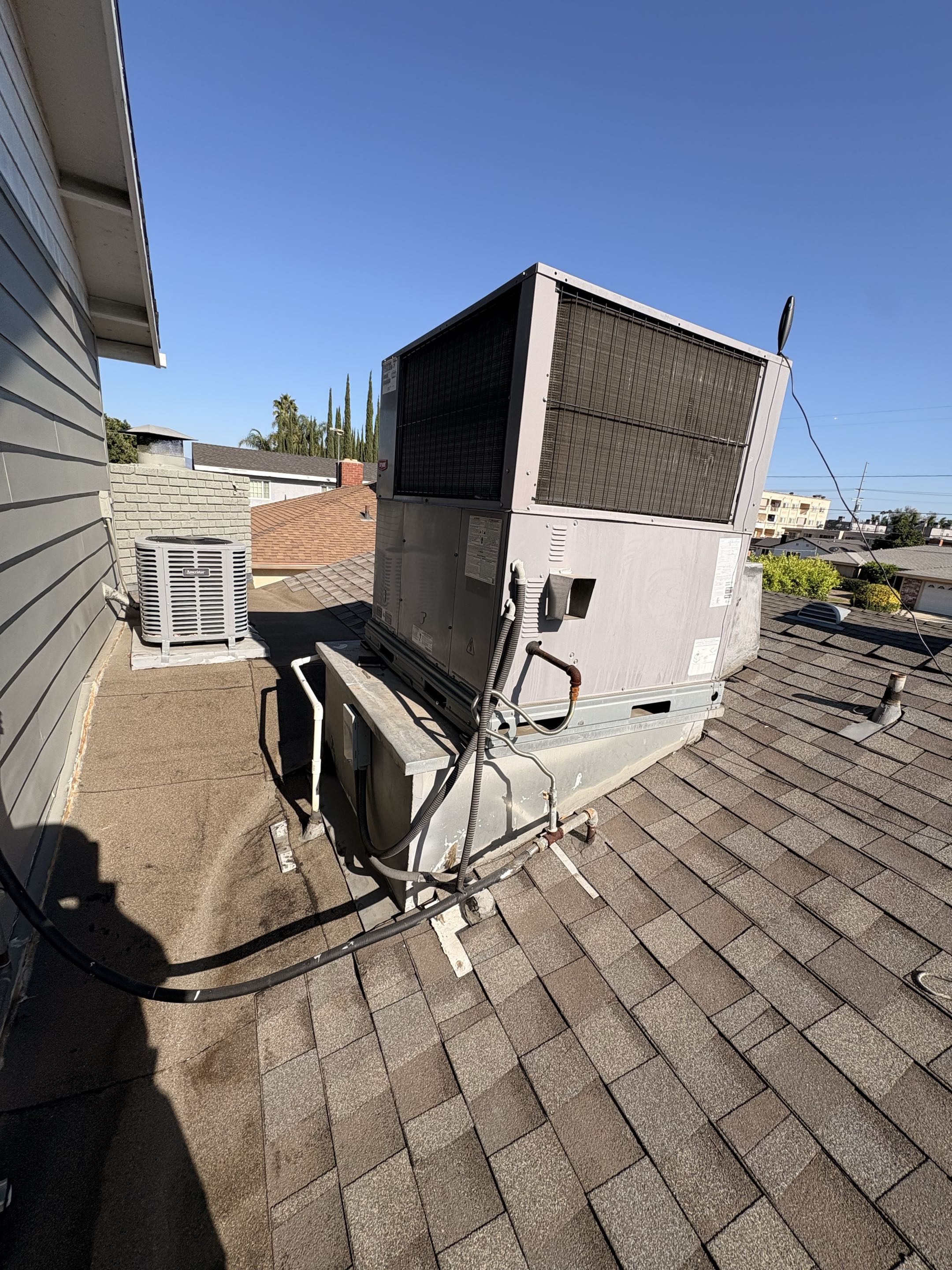 Service tech call. Noise compressor, condenser unit during 100 degree weather. Perform check noise rooftop units. American Standard.