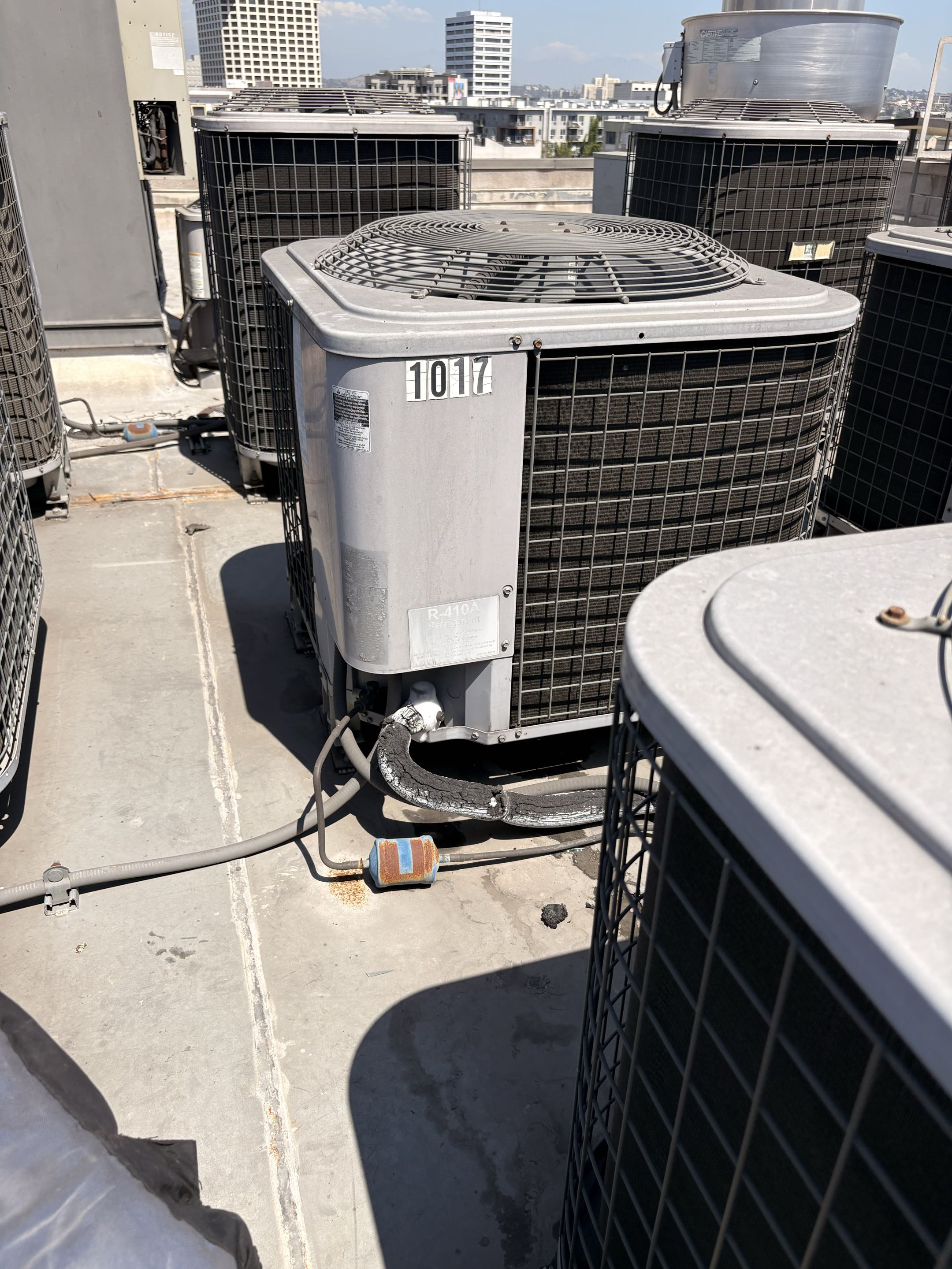 Commercial building. AC no cooling. Recharge system 