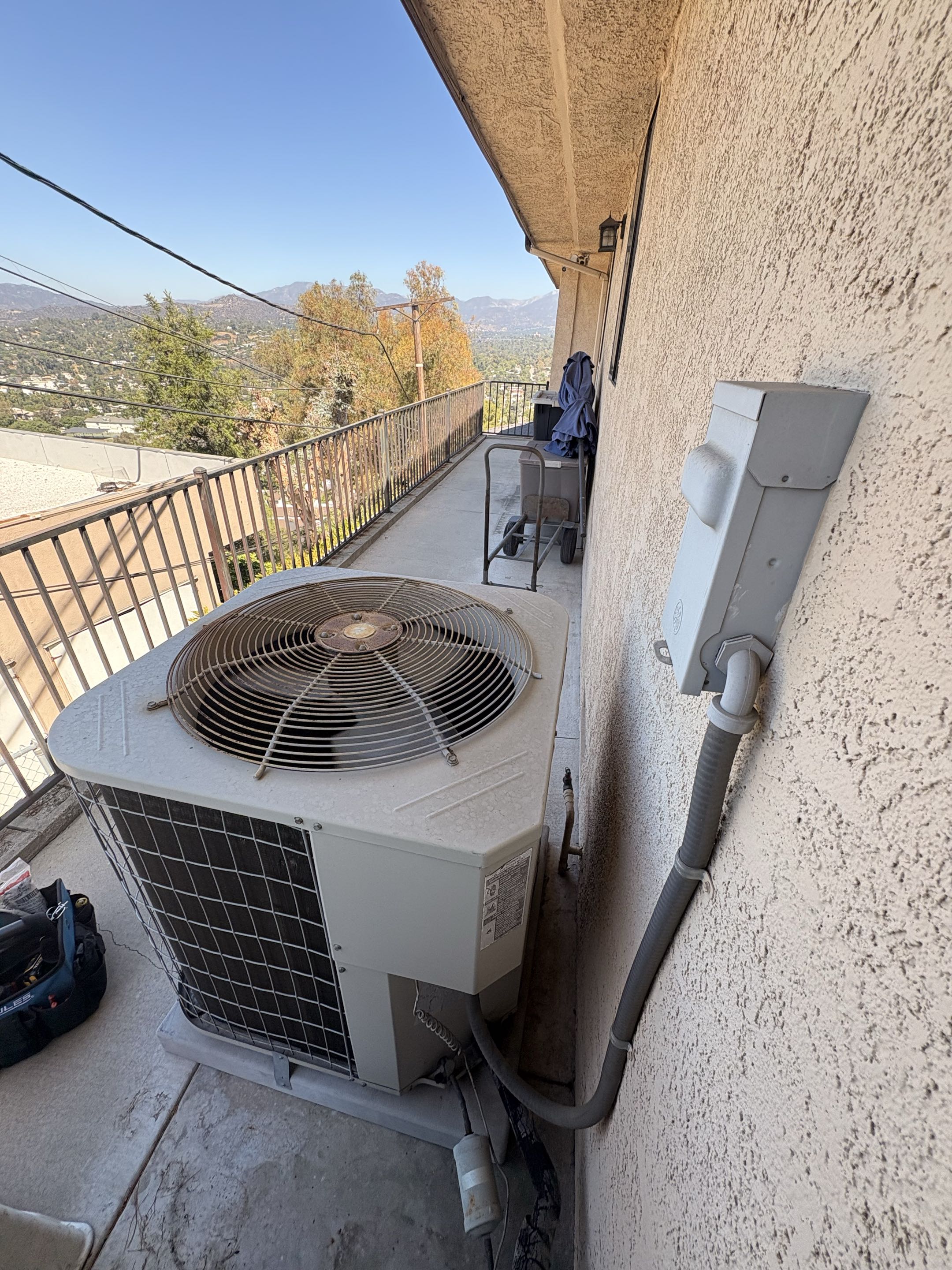 Service call. Payne condenser unit. Not cooling properly. R-22 refrigerant type. Perform analysis 