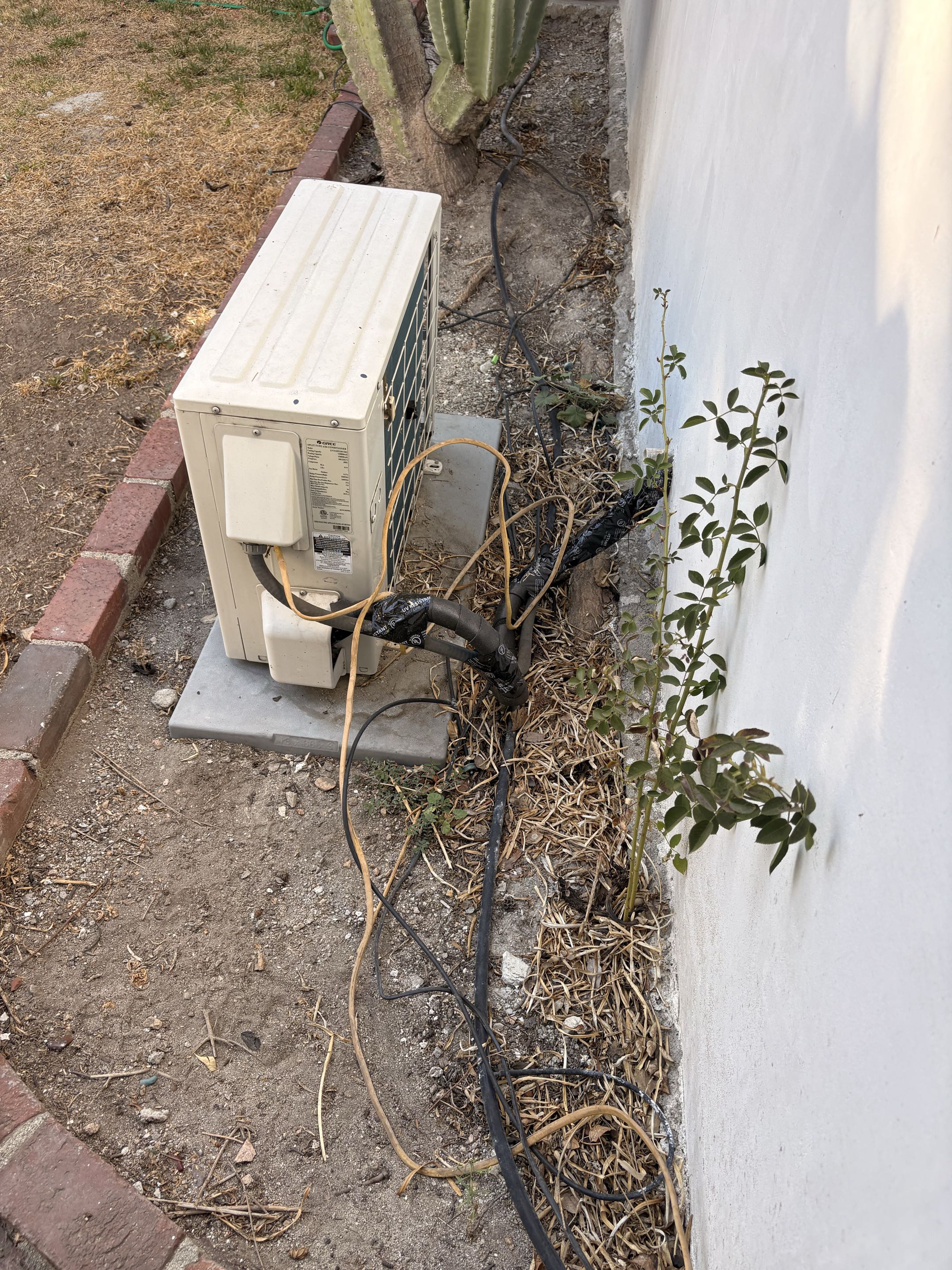 Service call Minisplit GREE electrical on/off. Perform electrical issue. 