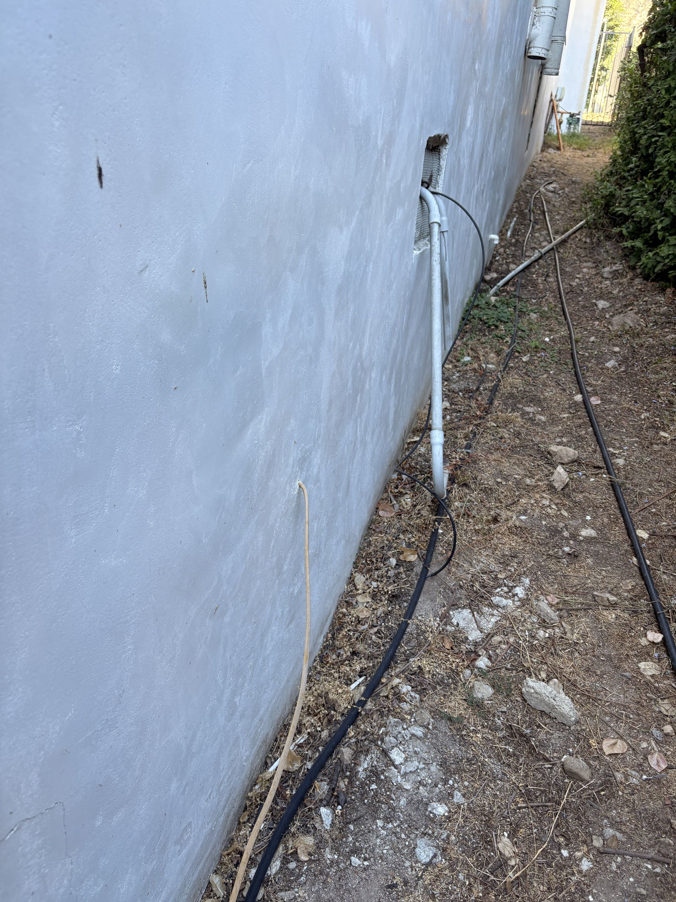 Service call Minisplit GREE electrical on/off. Perform electrical issue. 