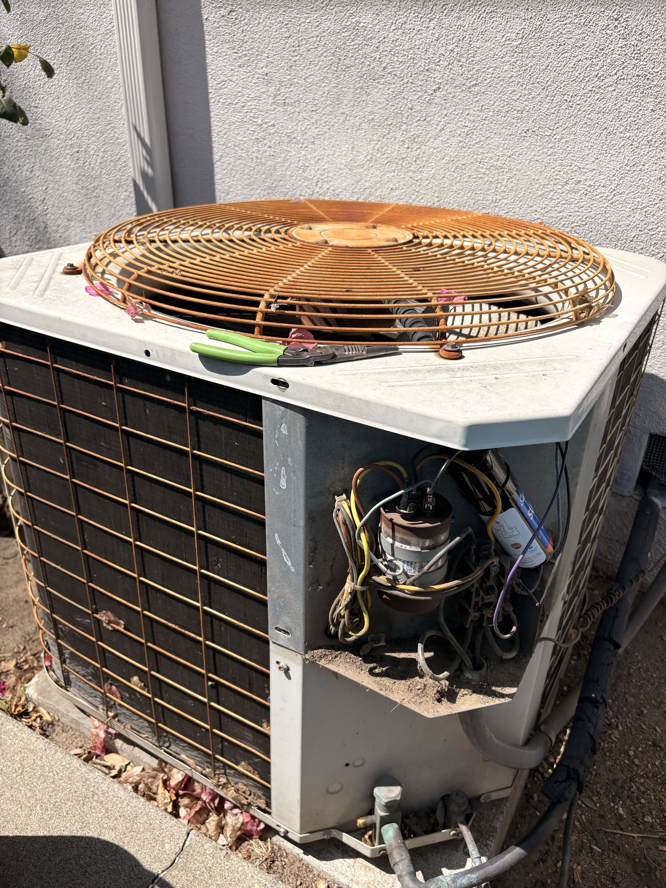 Service call. Condenser unit no cooling. AC not cooling. Payne unit R-22.