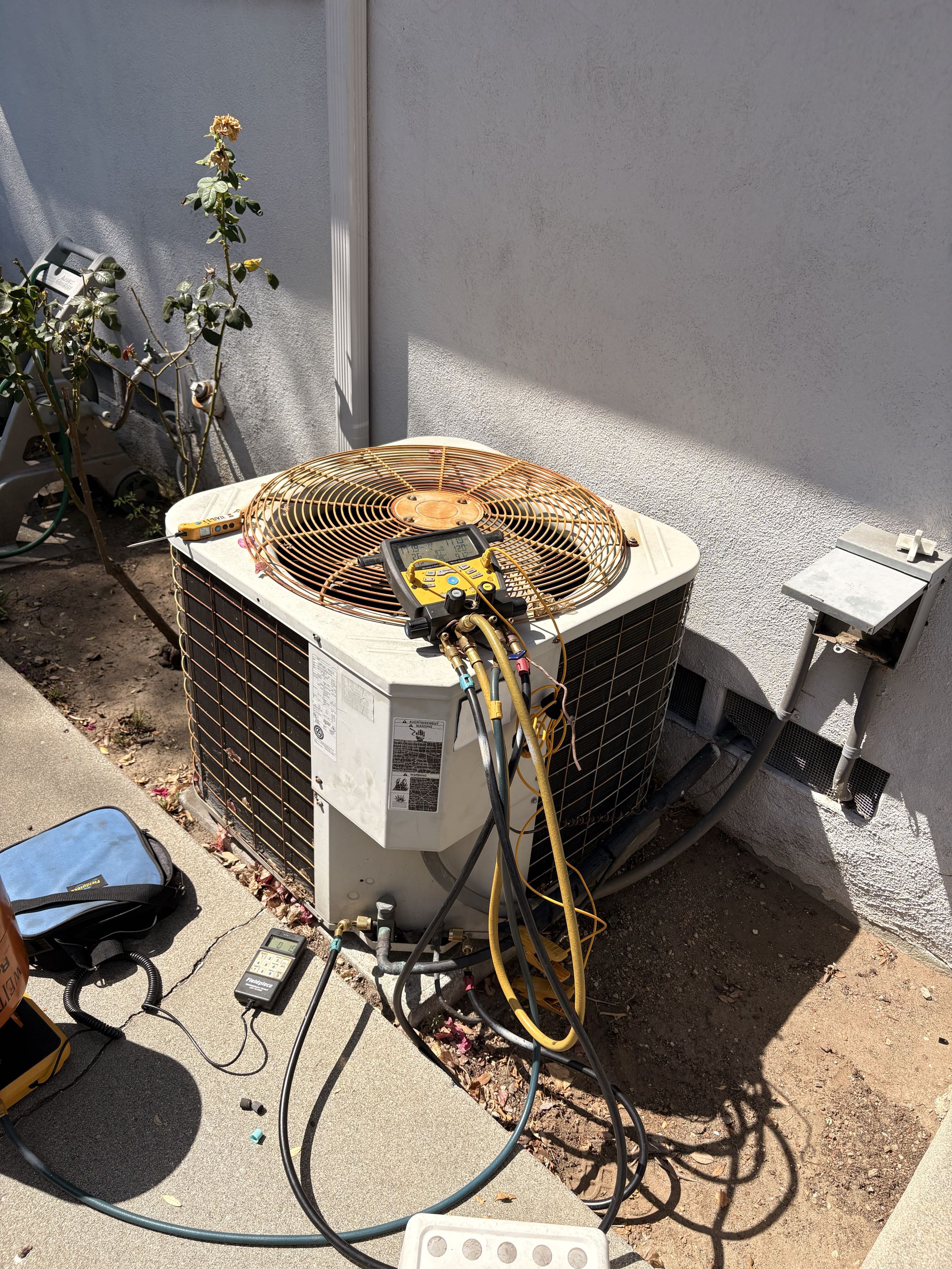 Service call. Condenser unit no cooling. AC not cooling. Payne unit R-22.