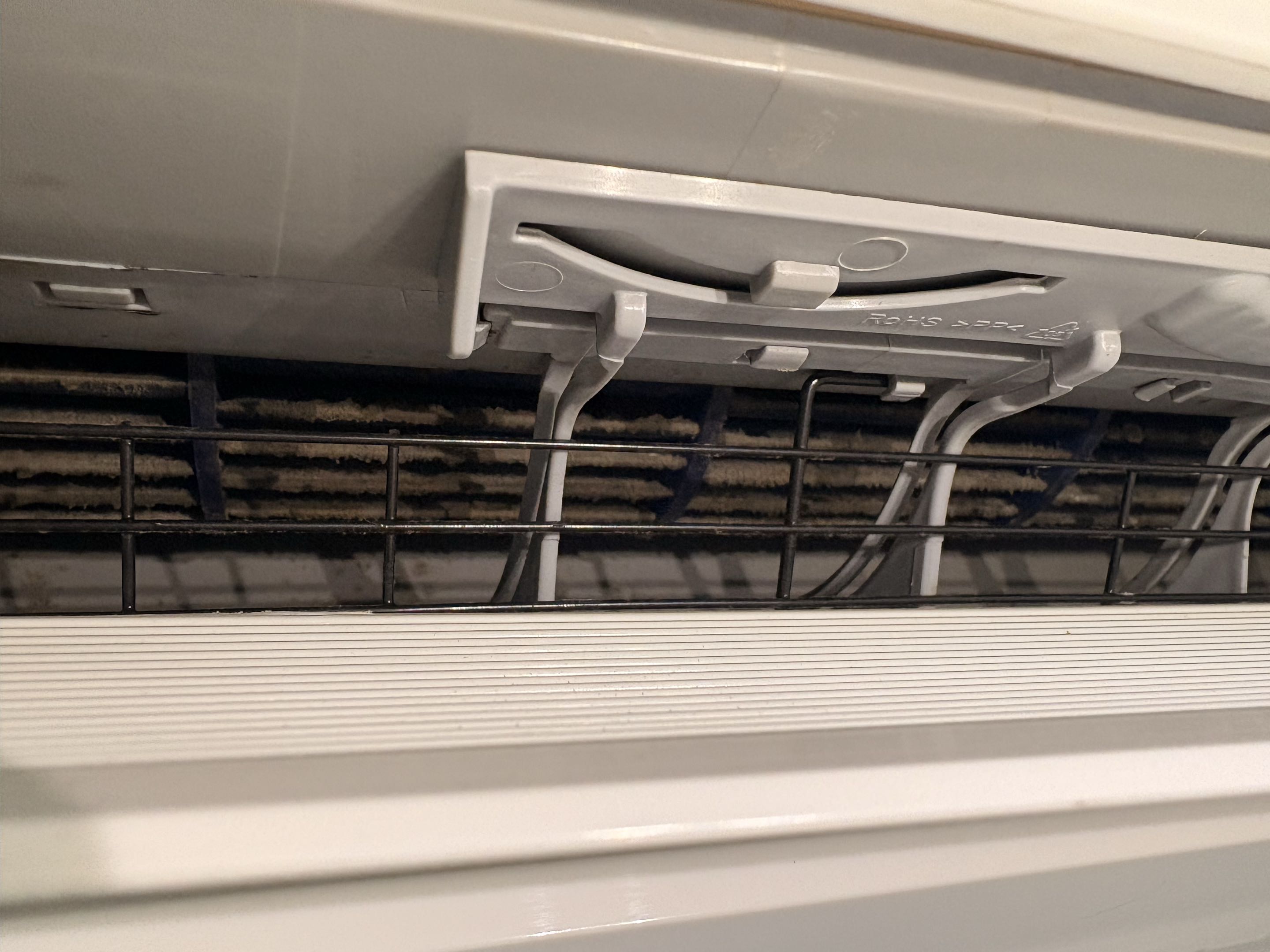 Mitsubishi Preventive maintenance Minisplit. Perform deep cleaning. 