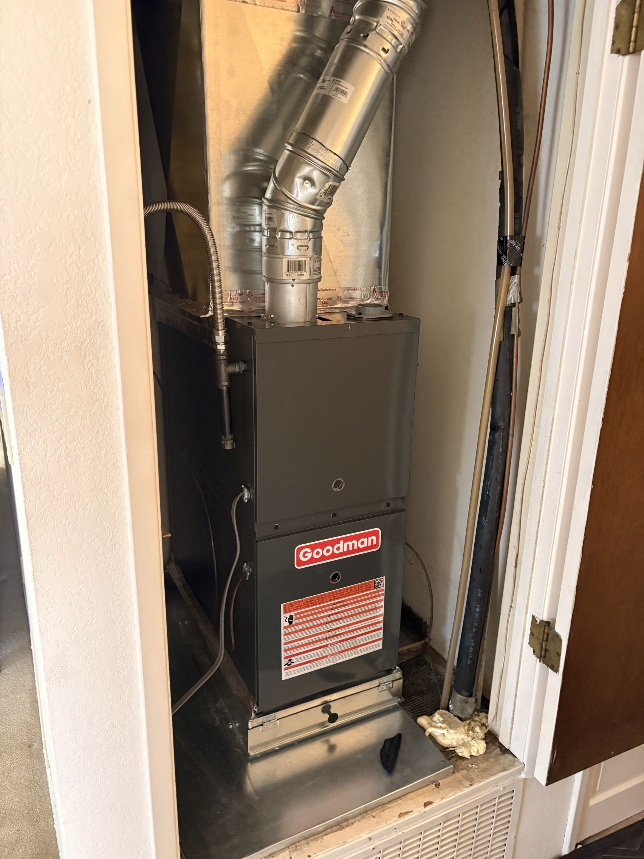 Real state home for sale. Perform Preventive maintenance service. HVAC system tune up. Goodman R-22 split systems.