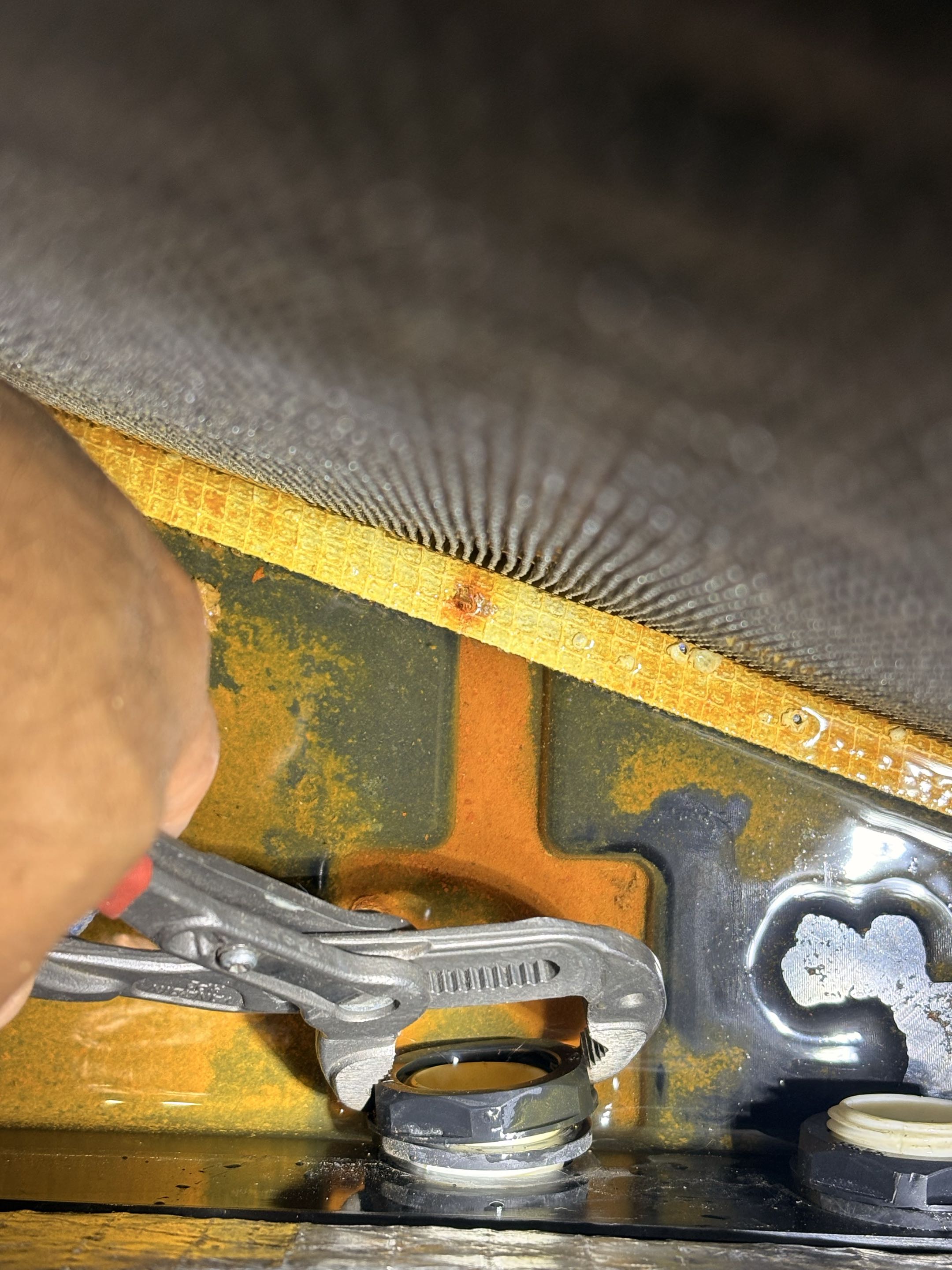 Residential. Preventive maintenance. Perform service dirty filter, PVC, P-Trap, condensation, drain pan, indoor coil 