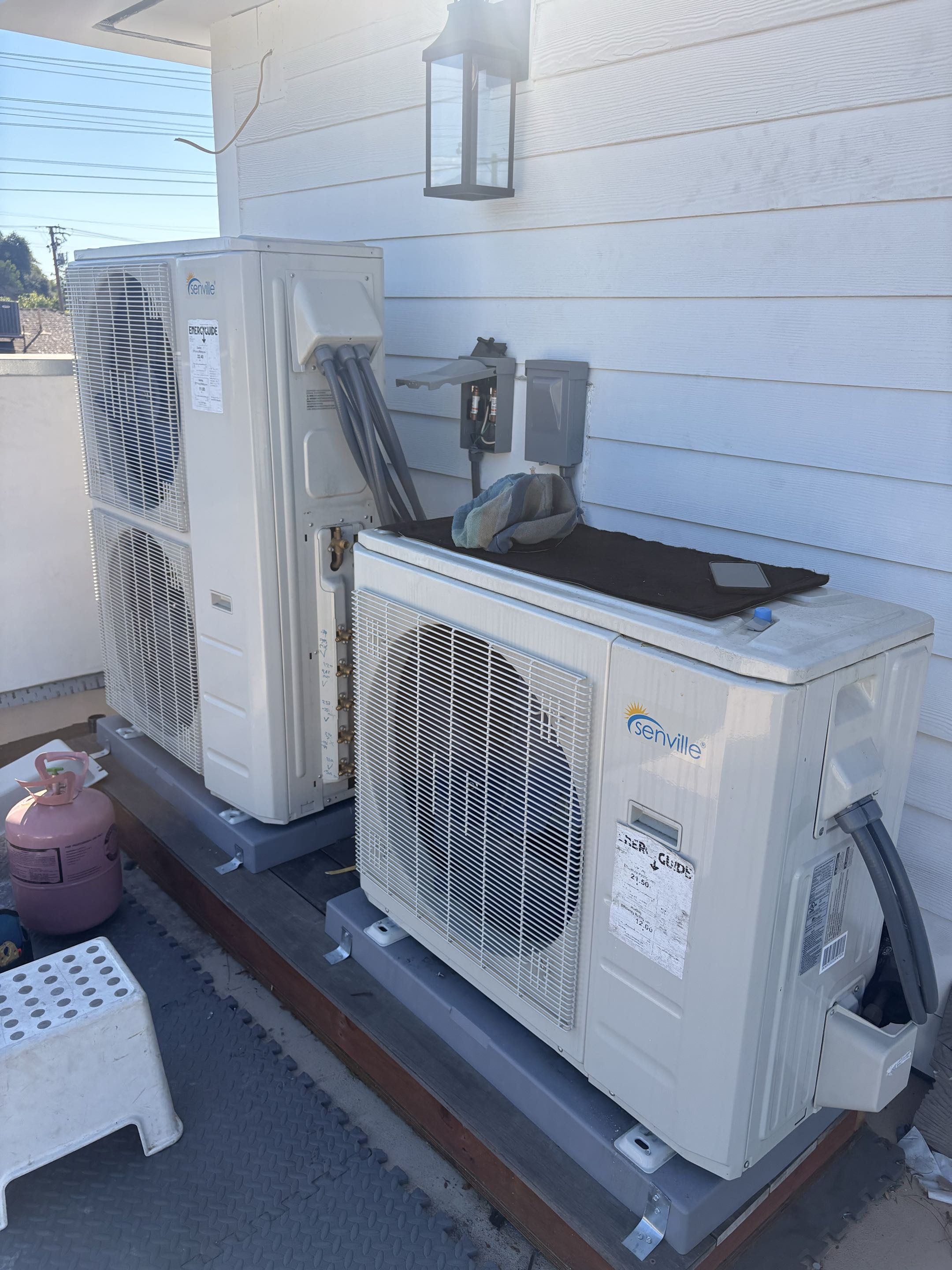 Residential Minisplit Senville 5-head minisplit. Perform leak check. 