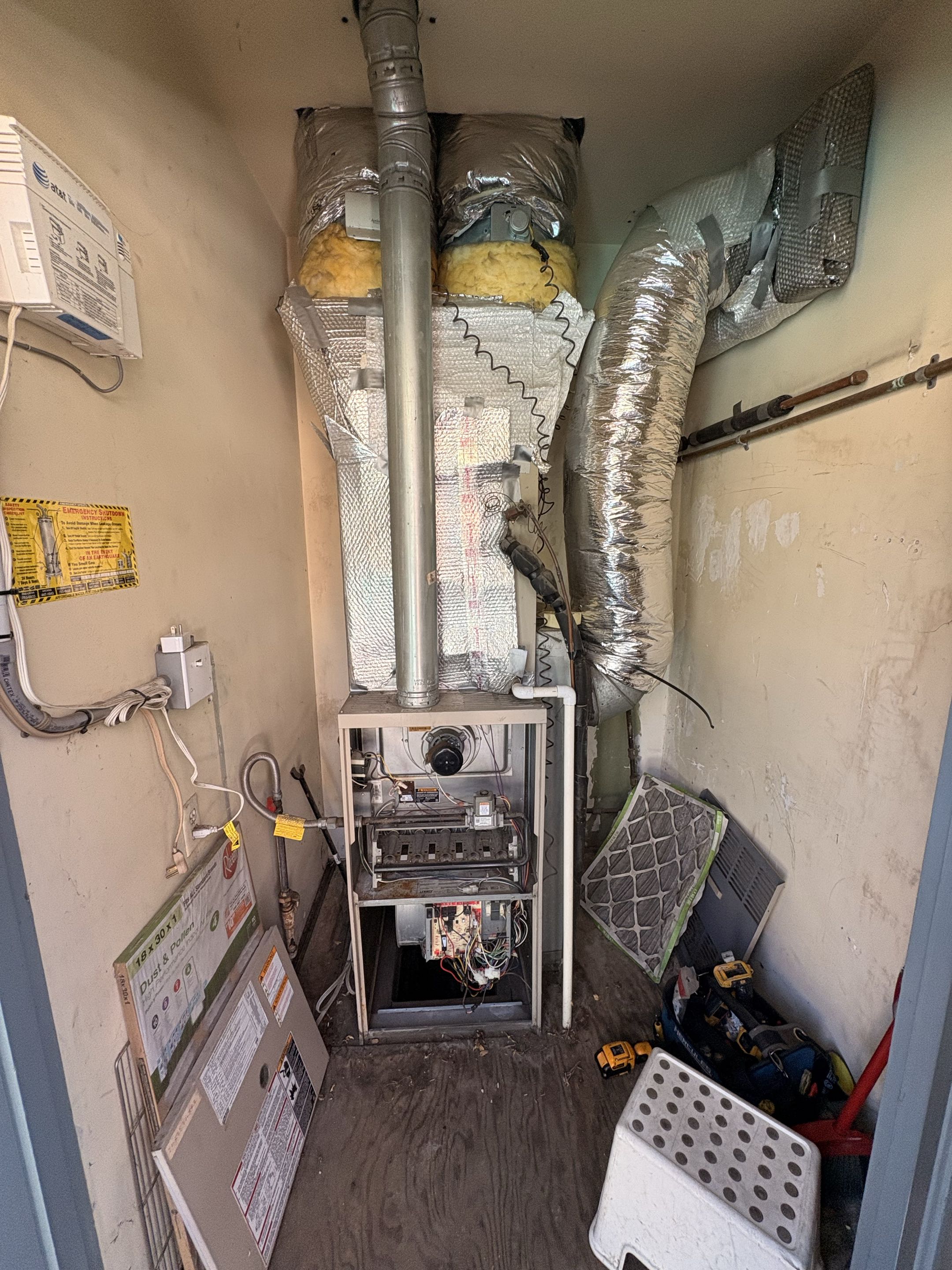 Emergency service call. Lennox upflow system not cooling. 