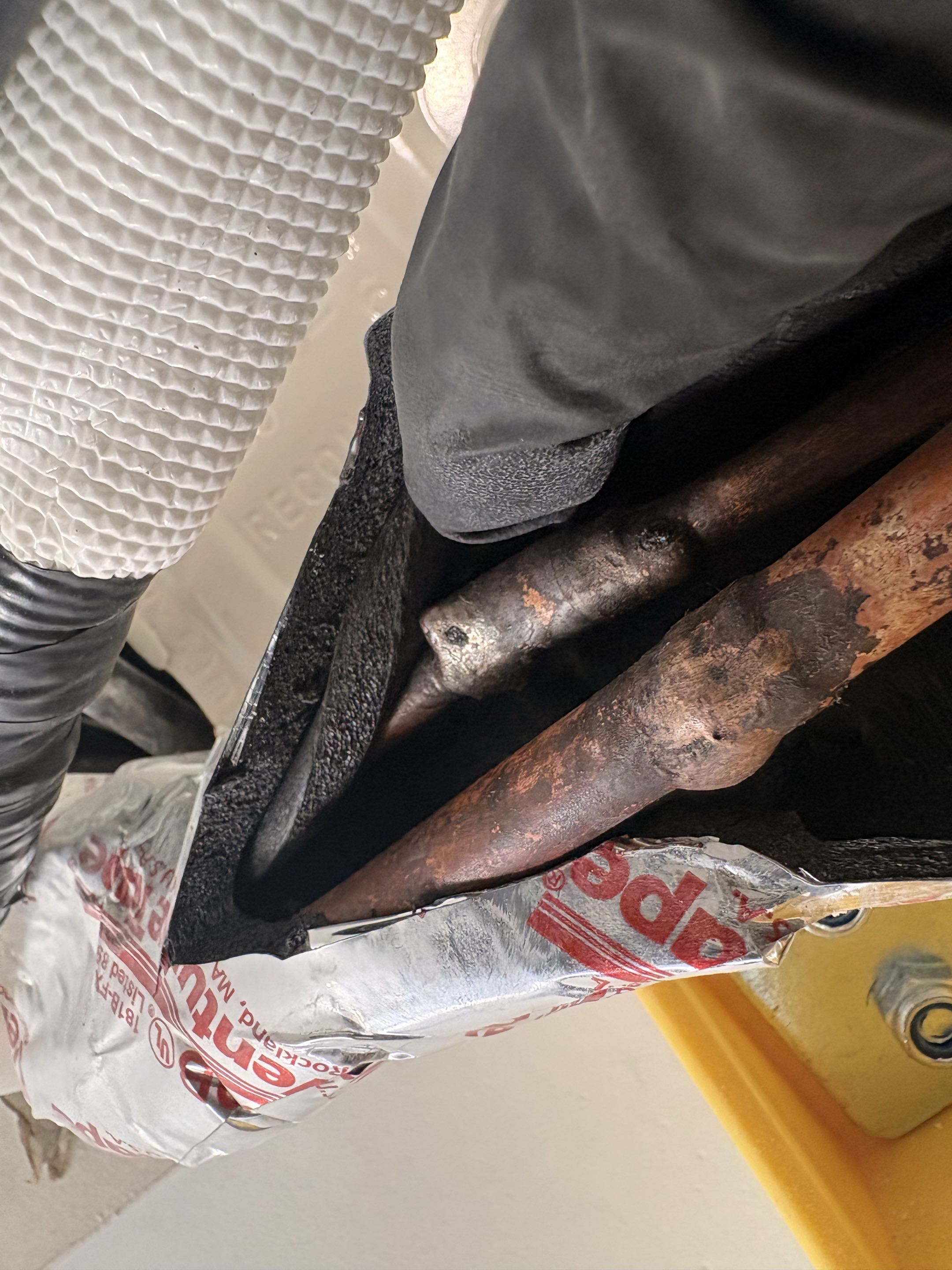 Residential Senville Minisplit service call. Perform check leak 5-head system. 