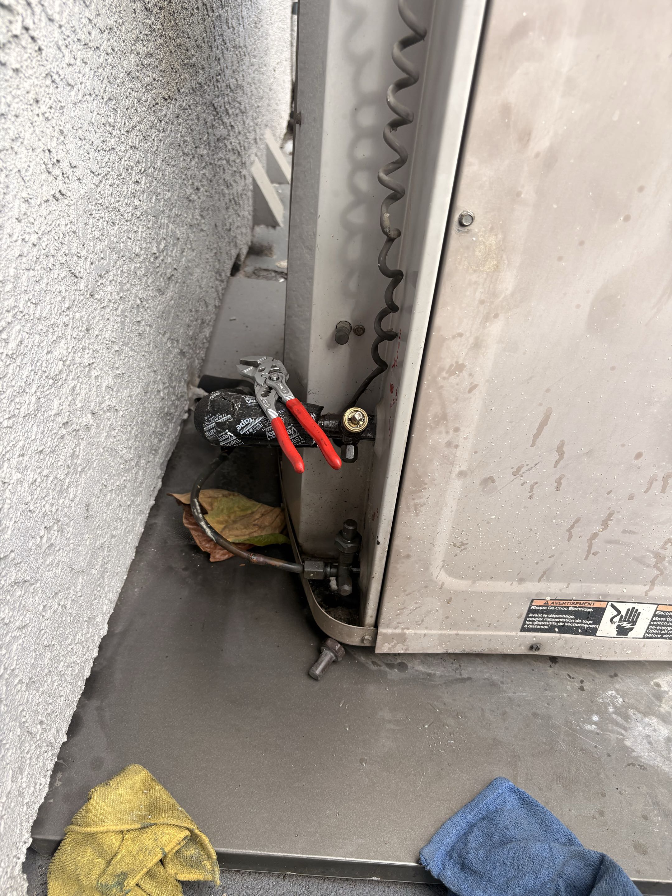Commercial apartment units. System not cooling. Heat pump. Perform service bad relay burnt, low refrigerant charge. 